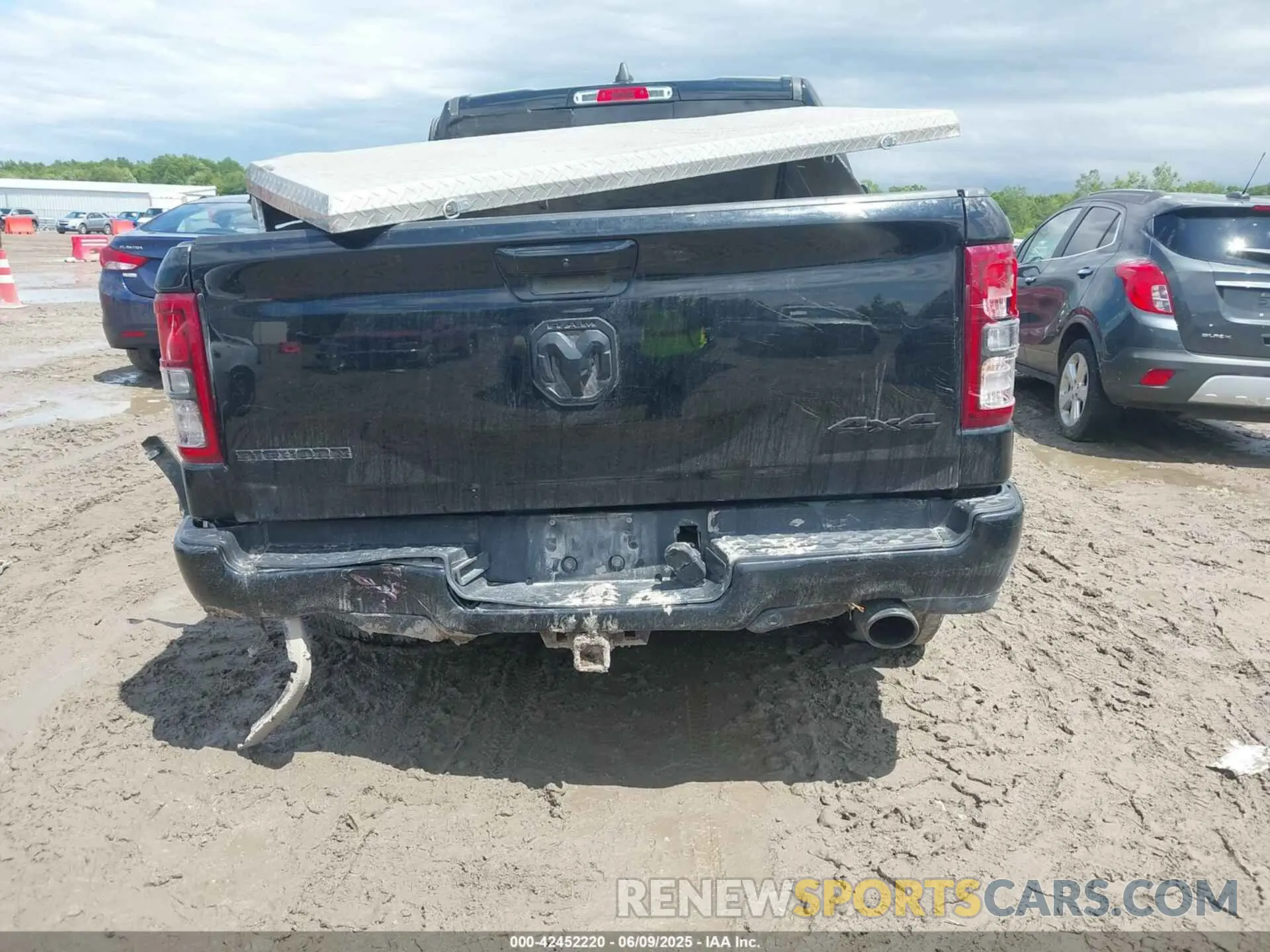16 fotografías del automóvil dañado 1C6SRFFT3LN103124 RAM 1500 2020