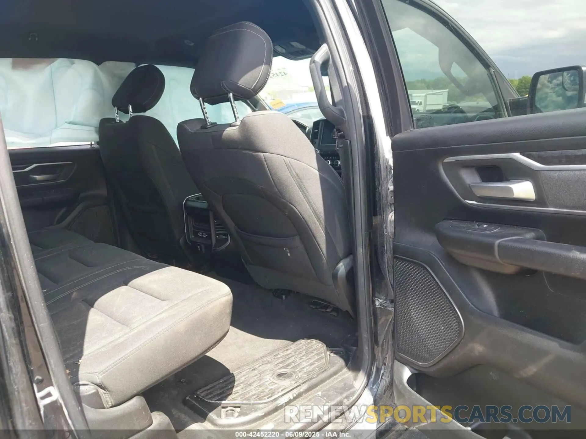 8 fotografías del automóvil dañado 1C6SRFFT3LN103124 RAM 1500 2020