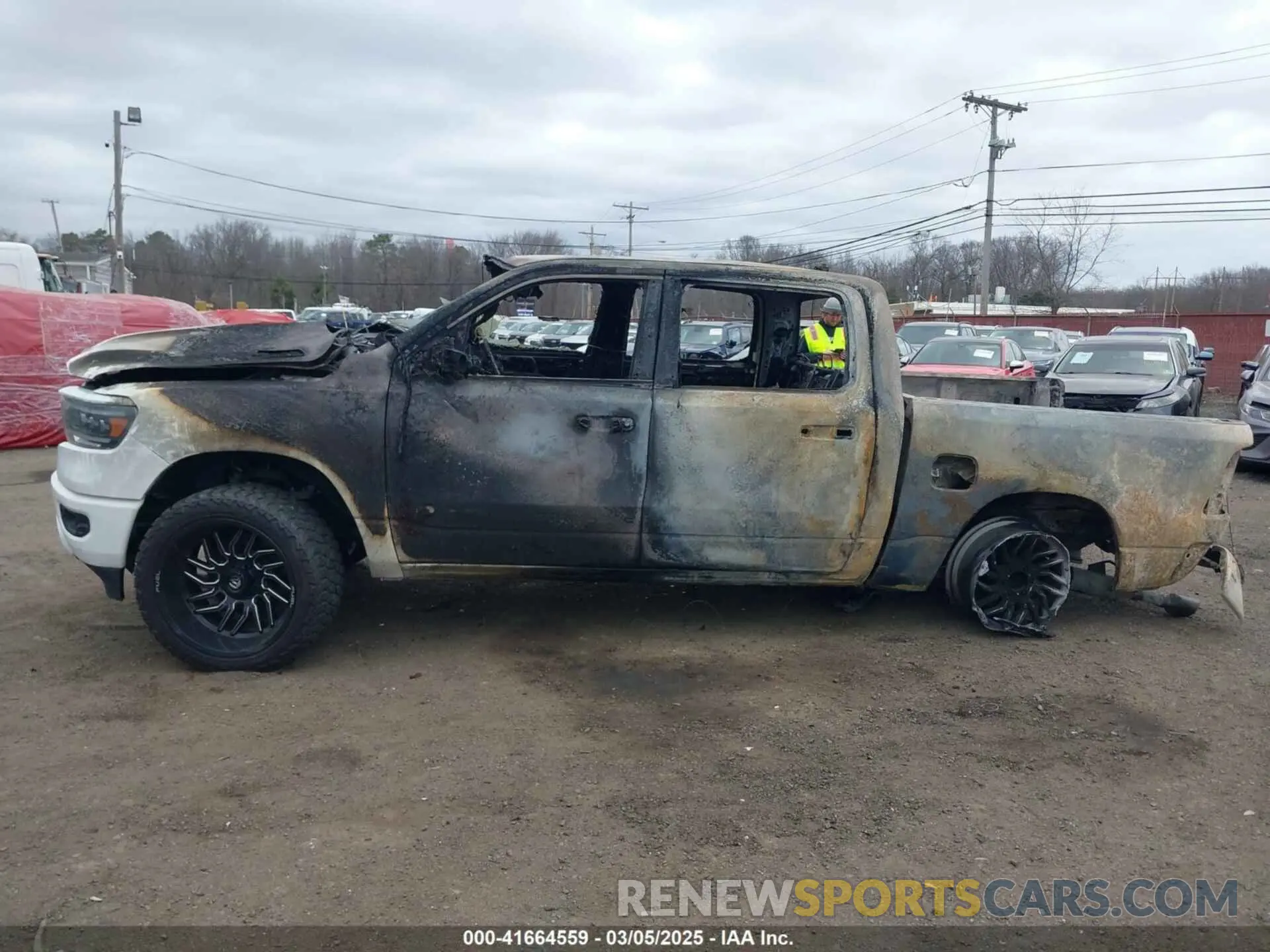 14 fotografías del automóvil dañado 1C6SRFFT3LN304070 RAM 1500 2020