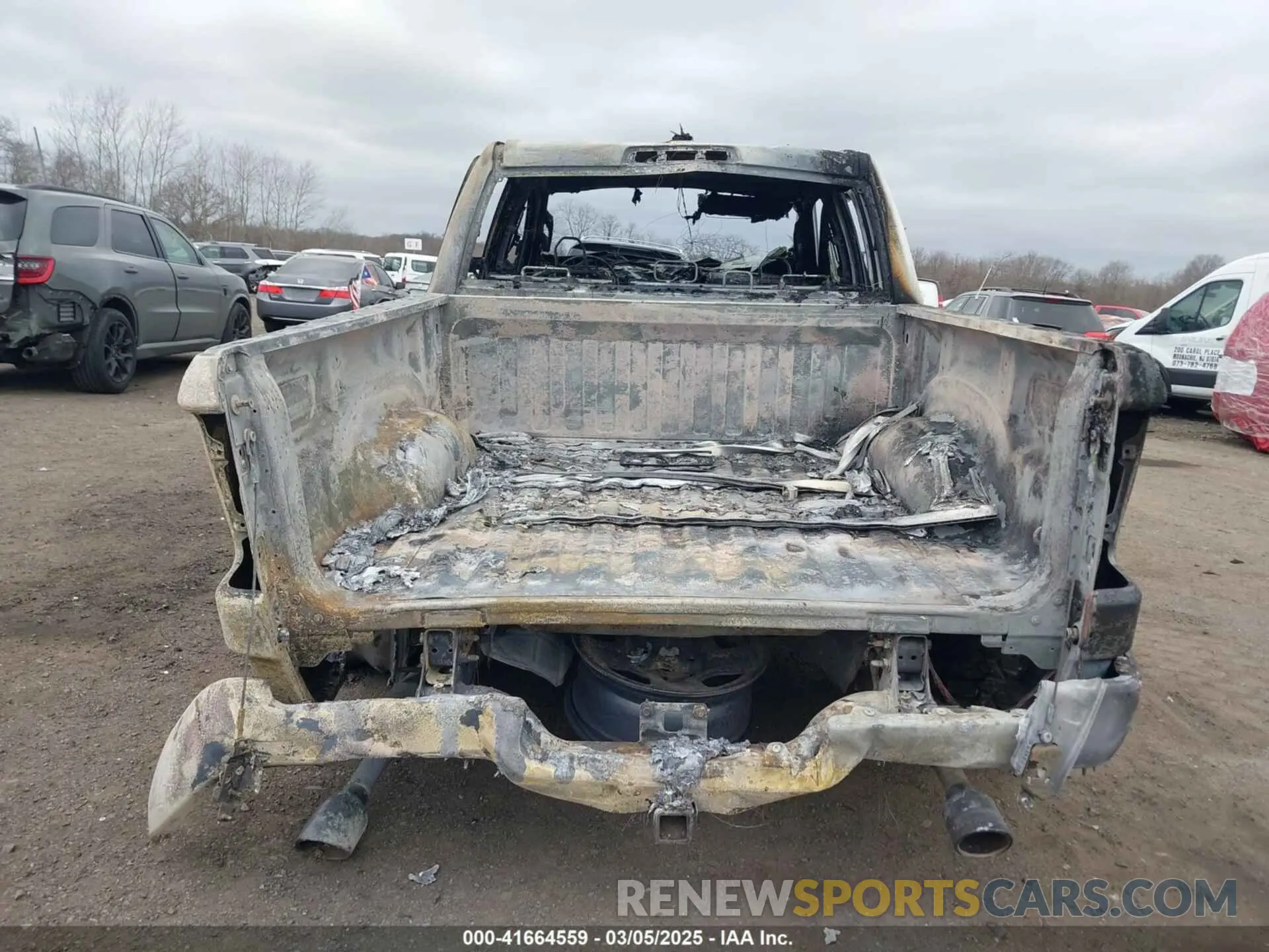 16 fotografías del automóvil dañado 1C6SRFFT3LN304070 RAM 1500 2020