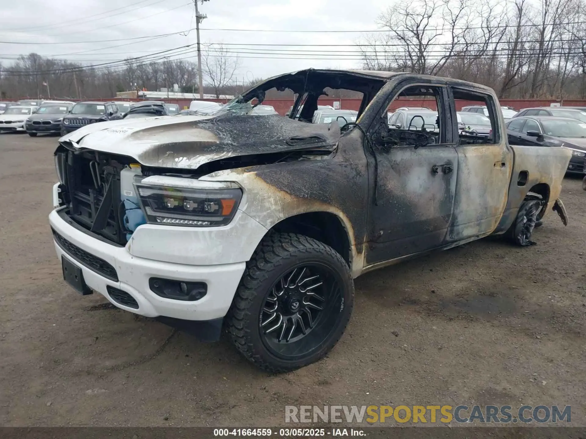 2 fotografías del automóvil dañado 1C6SRFFT3LN304070 RAM 1500 2020