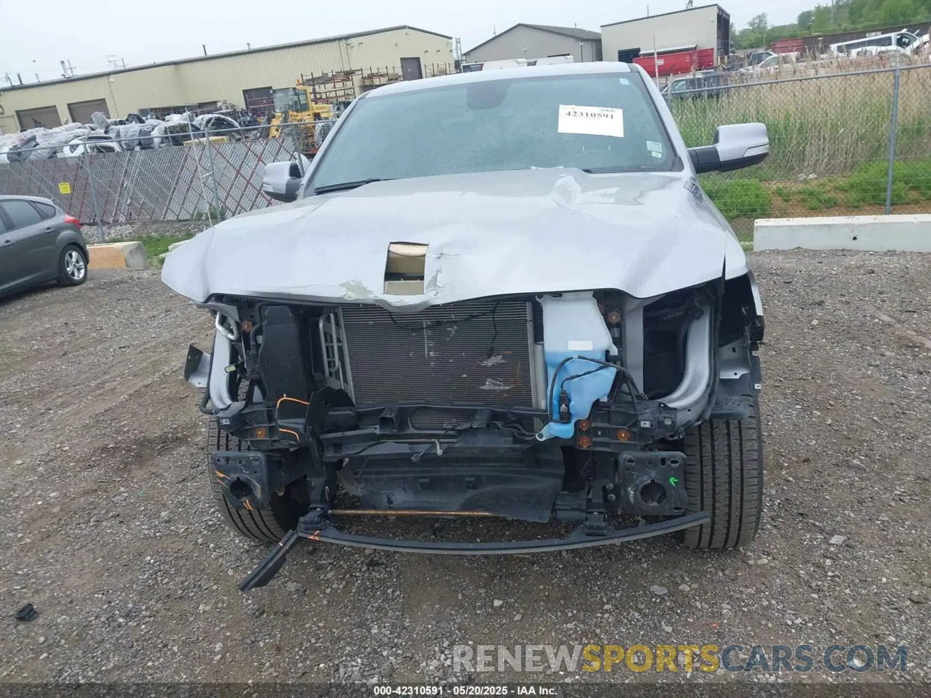 12 fotografías del automóvil dañado 1C6SRFFT5LN184997 RAM 1500 2020