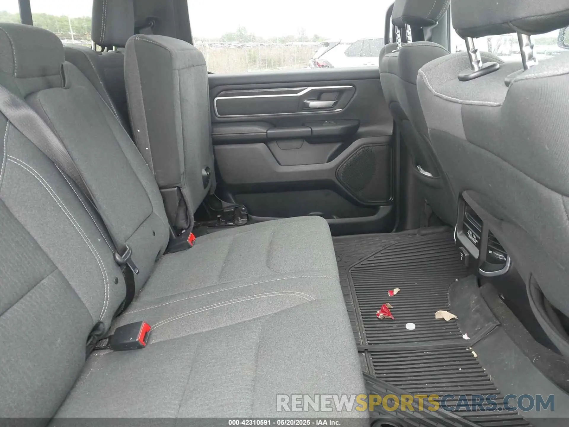 8 fotografías del automóvil dañado 1C6SRFFT5LN184997 RAM 1500 2020