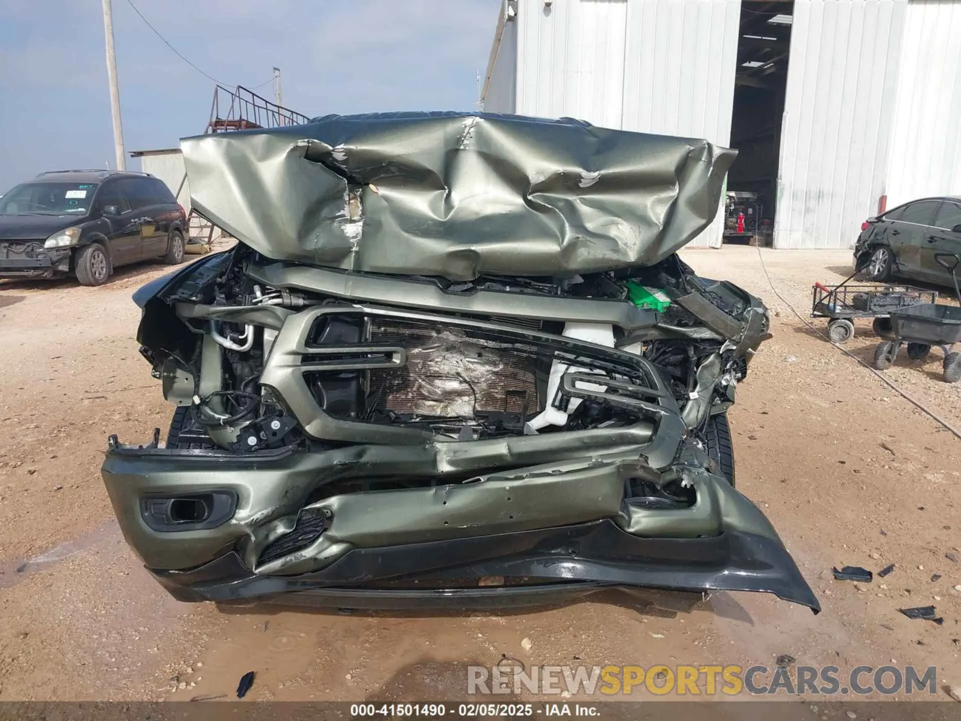 13 fotografías del automóvil dañado 1C6SRFFT7LN291789 RAM 1500 2020