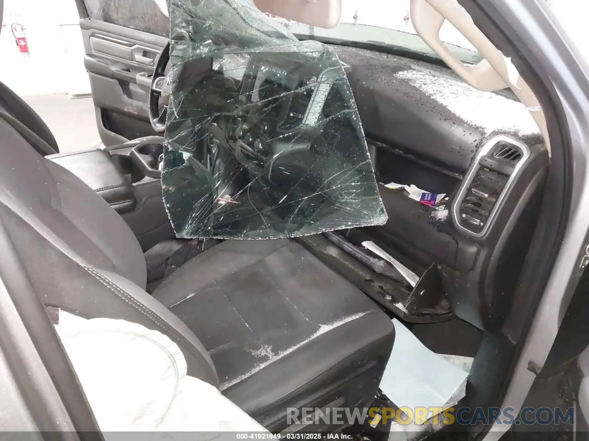 5 fotografías del automóvil dañado 1C6SRFFT8LN113101 RAM 1500 2020