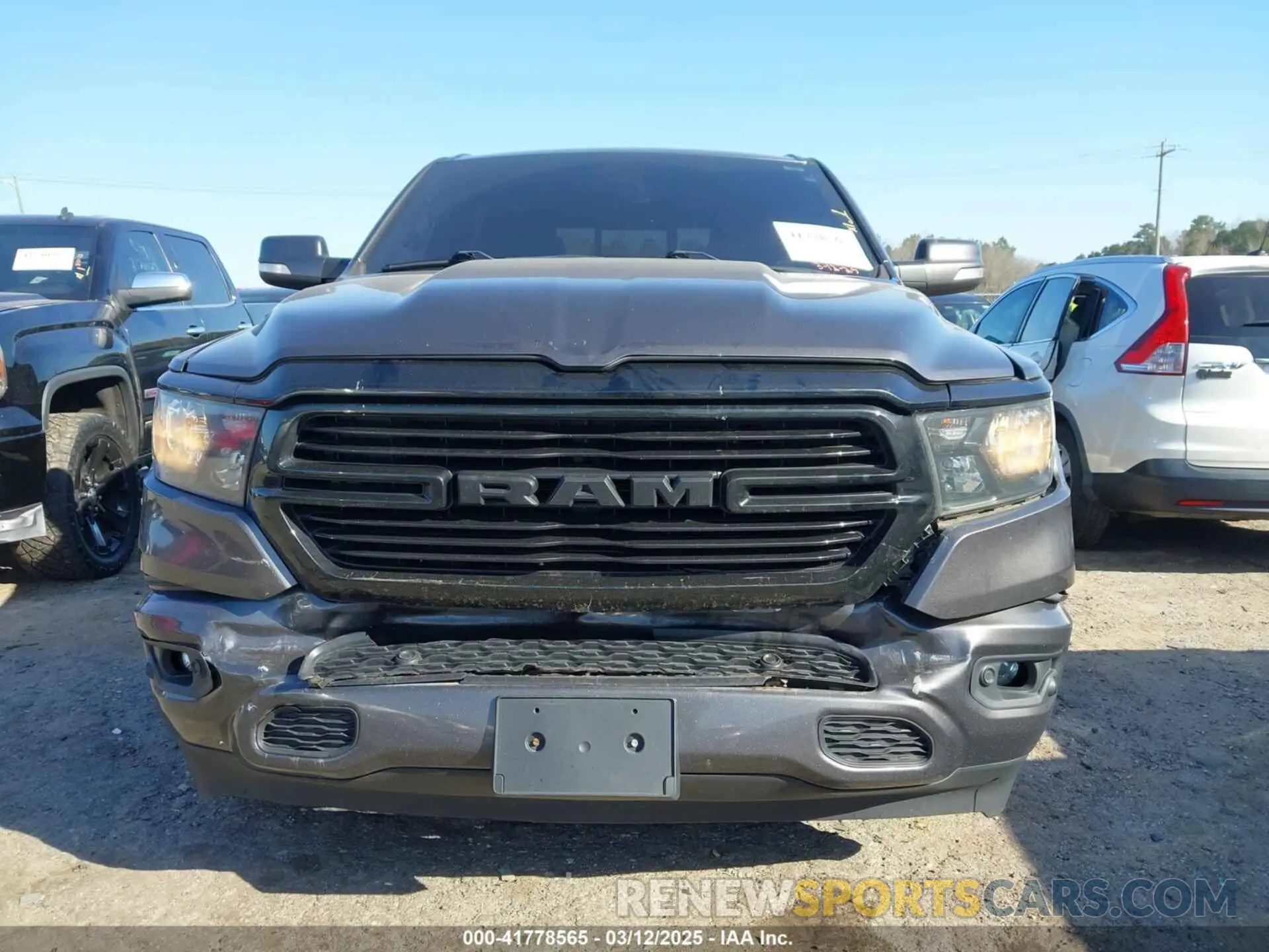 12 fotografías del automóvil dañado 1C6SRFFT8LN182161 RAM 1500 2020