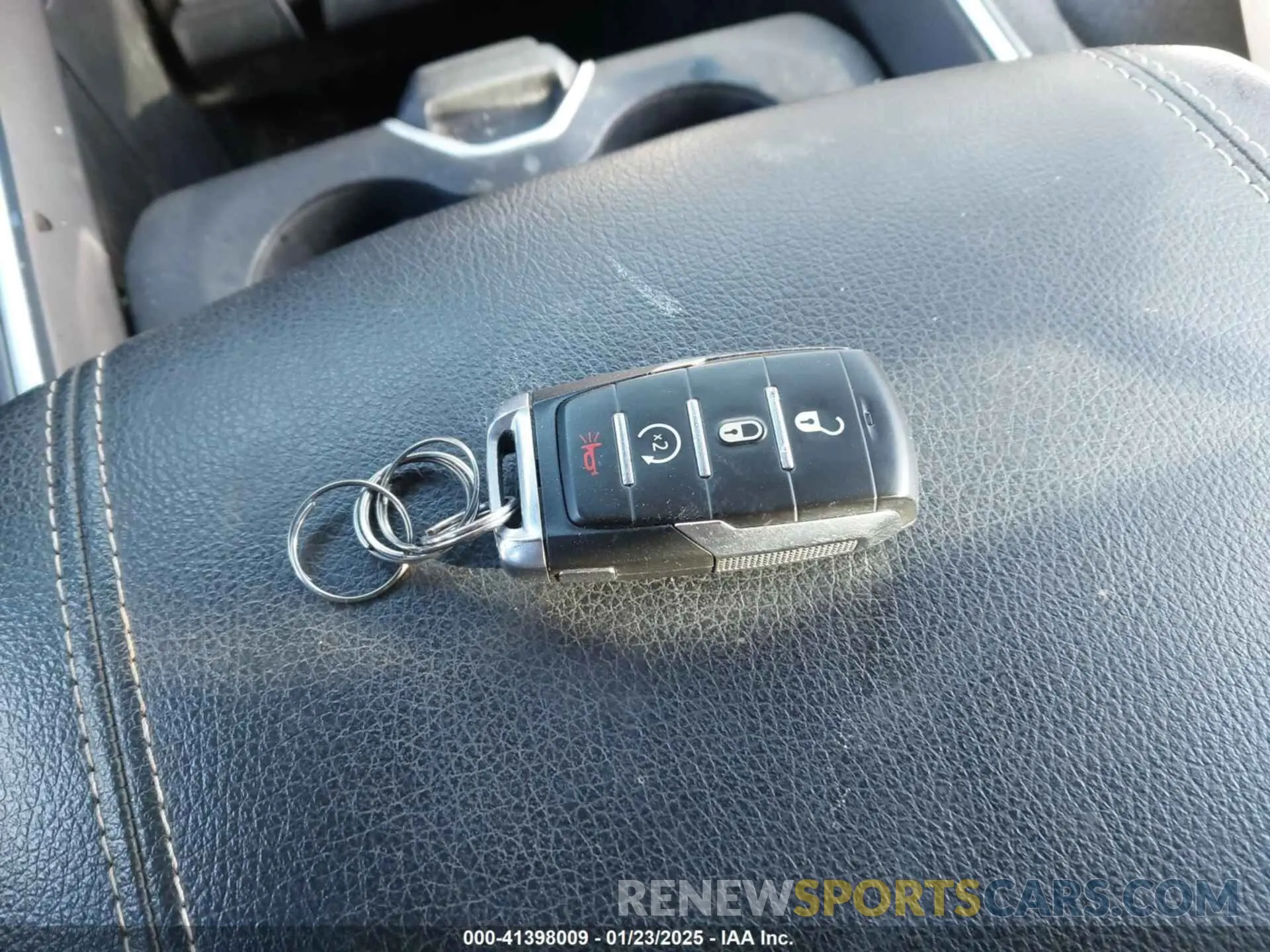11 fotografías del automóvil dañado 1C6SRFFT8LN182905 RAM 1500 2020