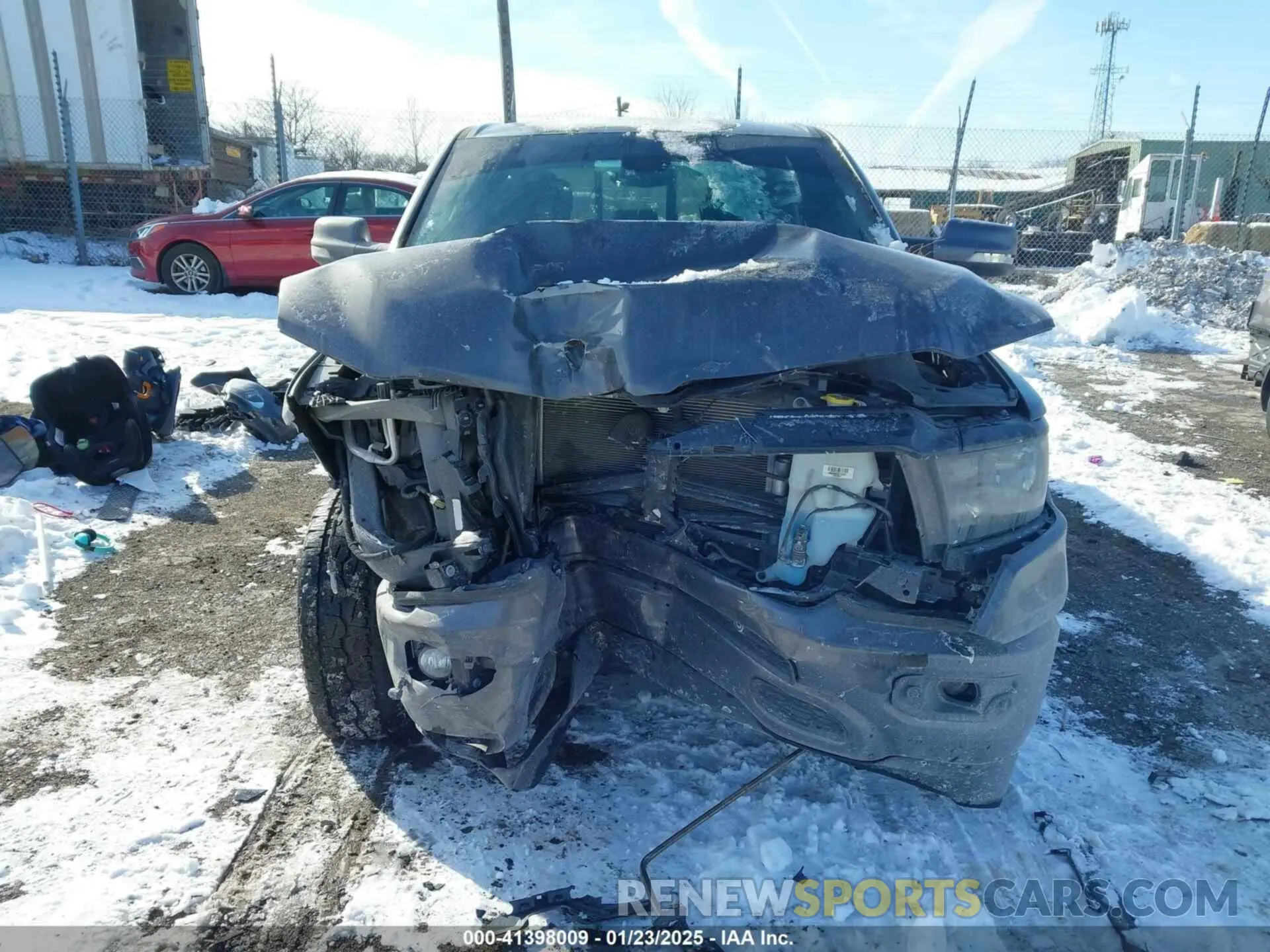 13 fotografías del automóvil dañado 1C6SRFFT8LN182905 RAM 1500 2020