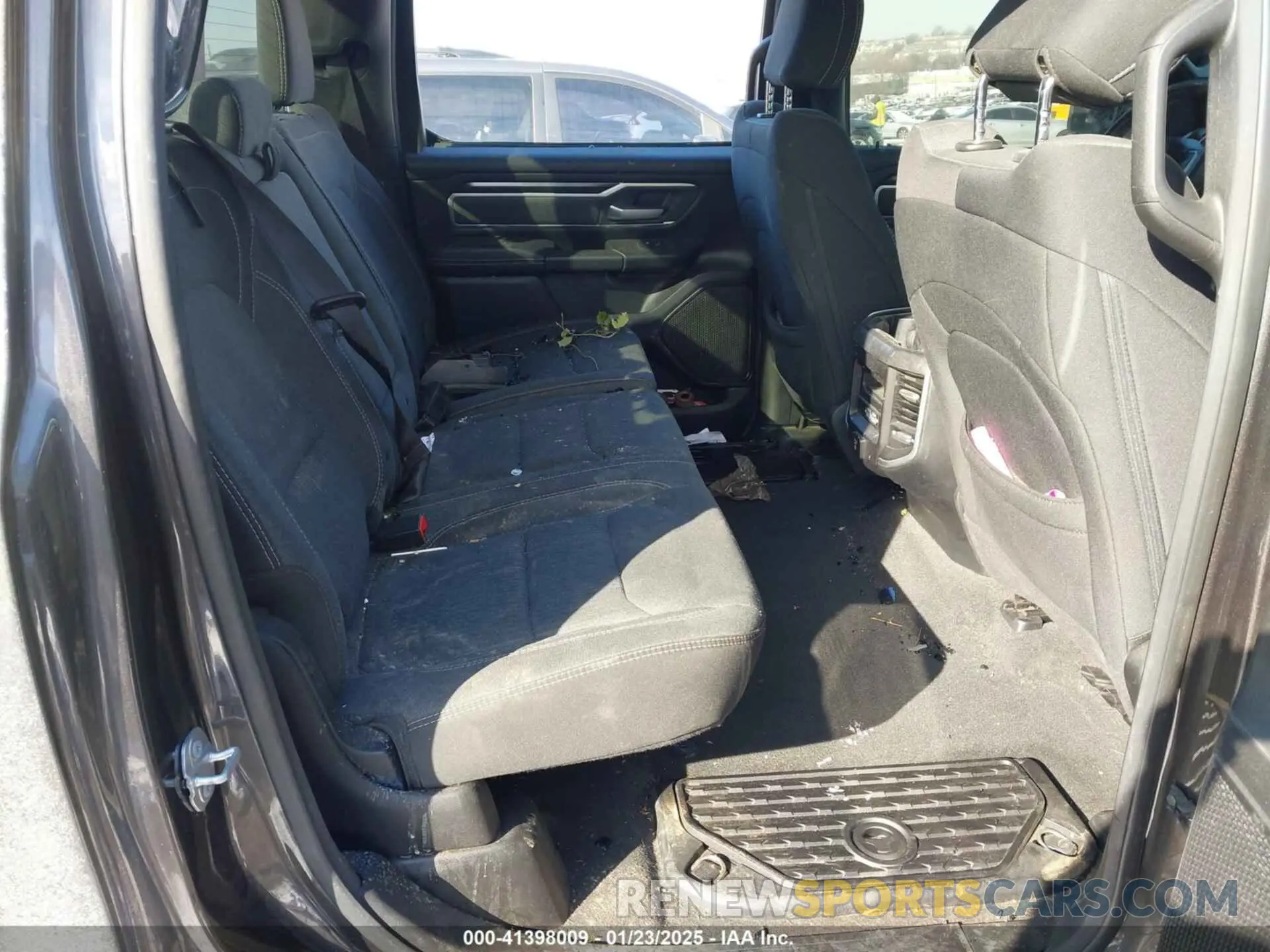 8 fotografías del automóvil dañado 1C6SRFFT8LN182905 RAM 1500 2020