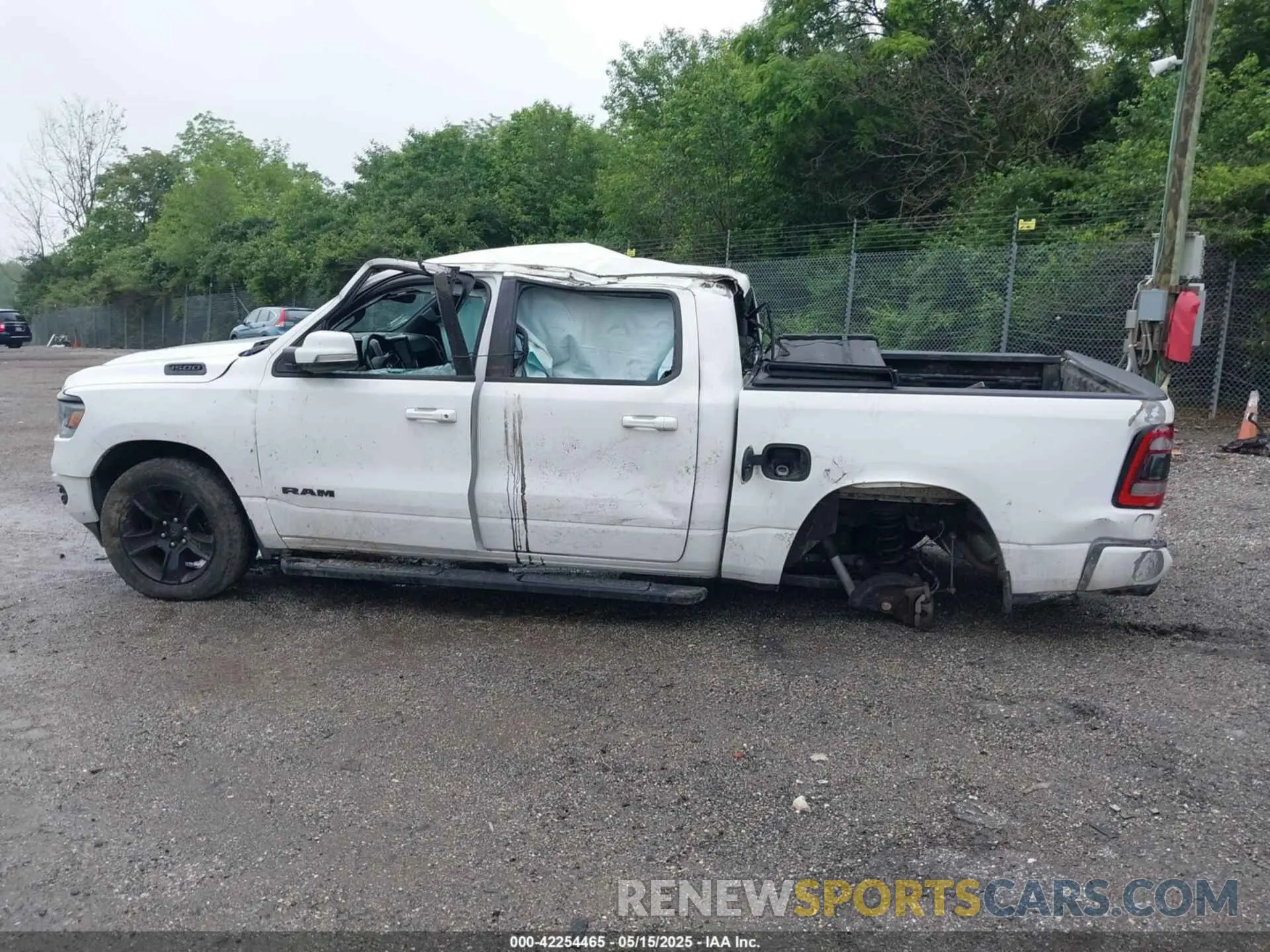 14 fotografías del automóvil dañado 1C6SRFFT8LN207821 RAM 1500 2020