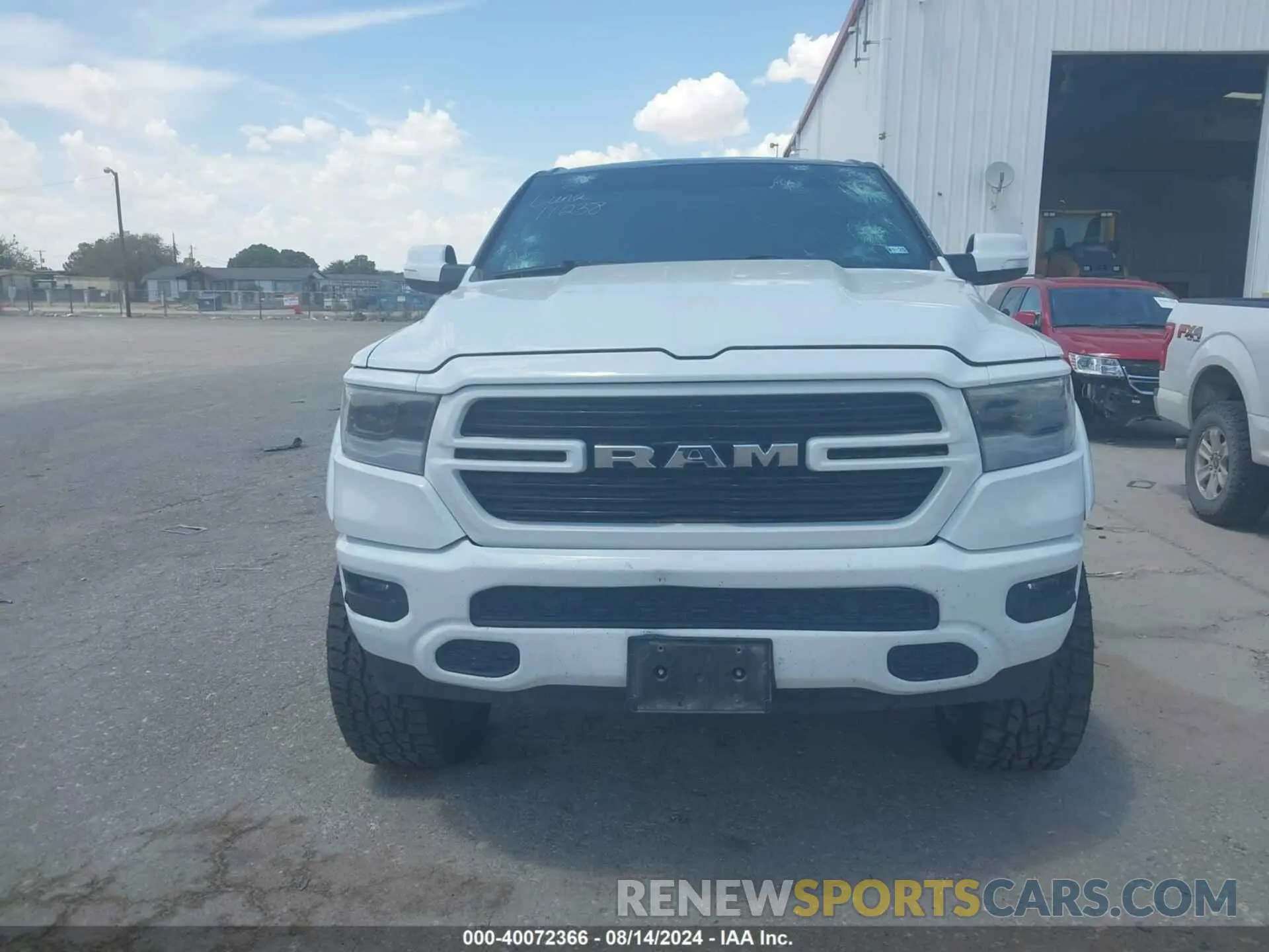 12 fotografías del automóvil dañado 1C6SRFFT8LN282504 RAM 1500 2020