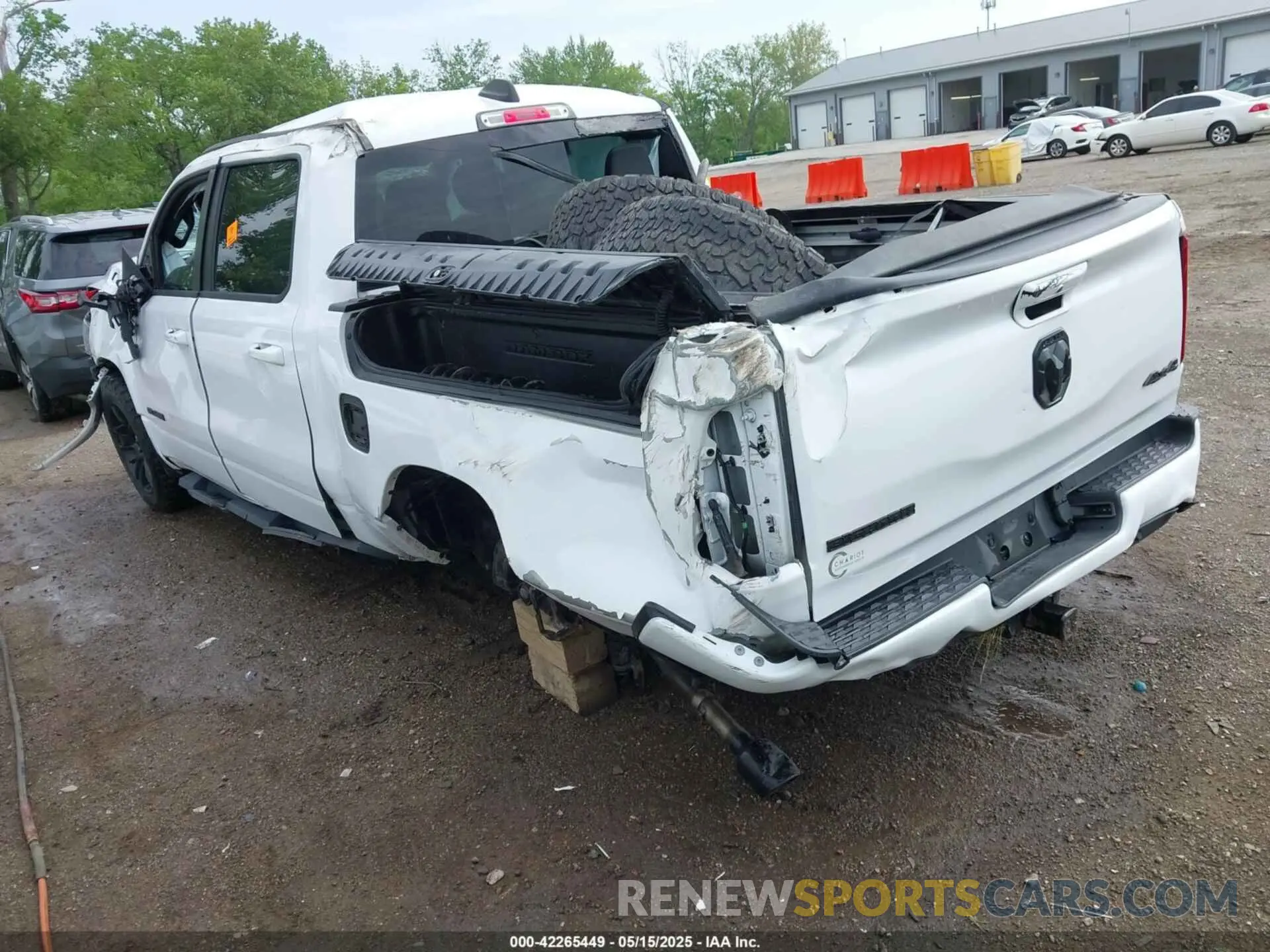 3 fotografías del automóvil dañado 1C6SRFFT8LN301178 RAM 1500 2020