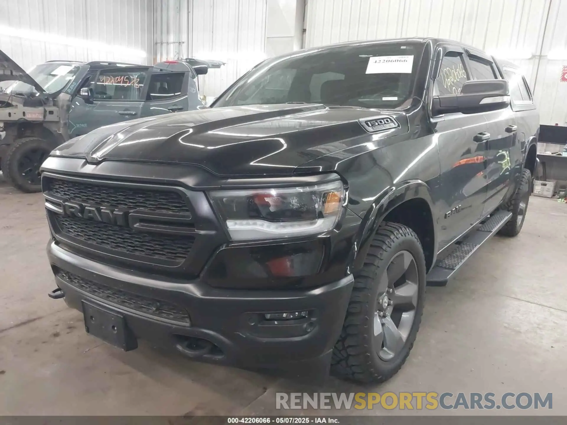 2 fotografías del automóvil dañado 1C6SRFFT8LN308129 RAM 1500 2020