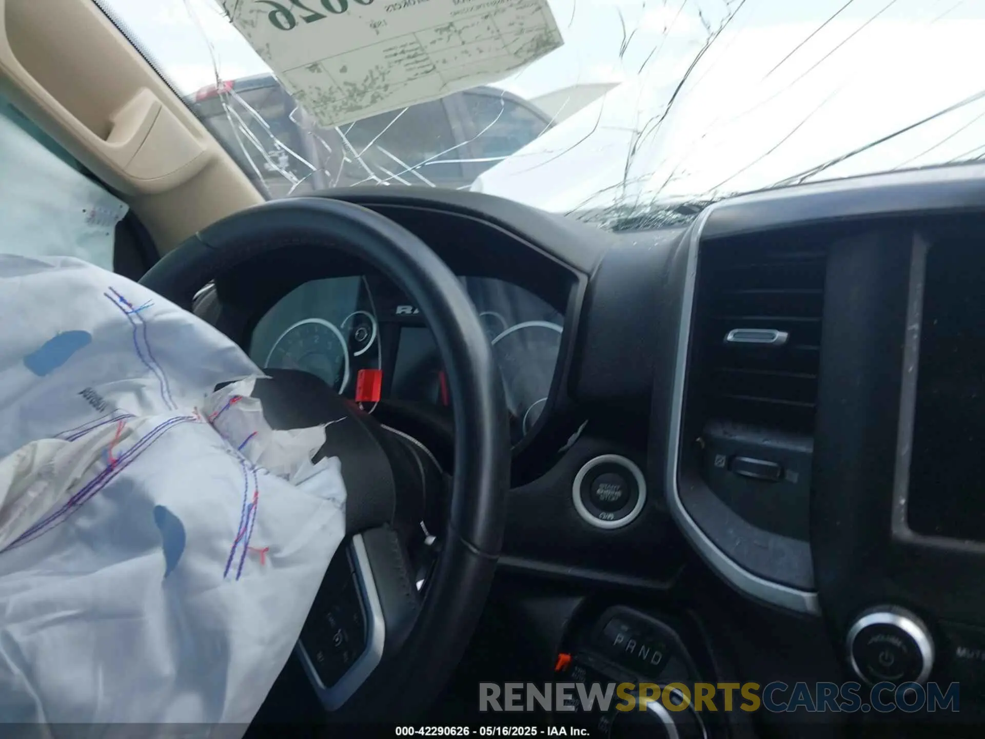 14 fotografías del automóvil dañado 1C6SRFFT9LN321942 RAM 1500 2020