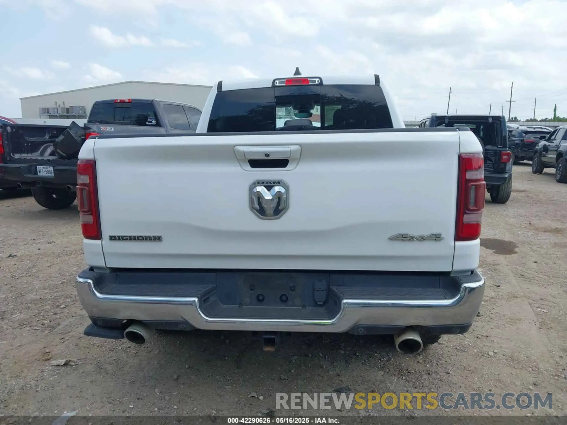 15 fotografías del automóvil dañado 1C6SRFFT9LN321942 RAM 1500 2020