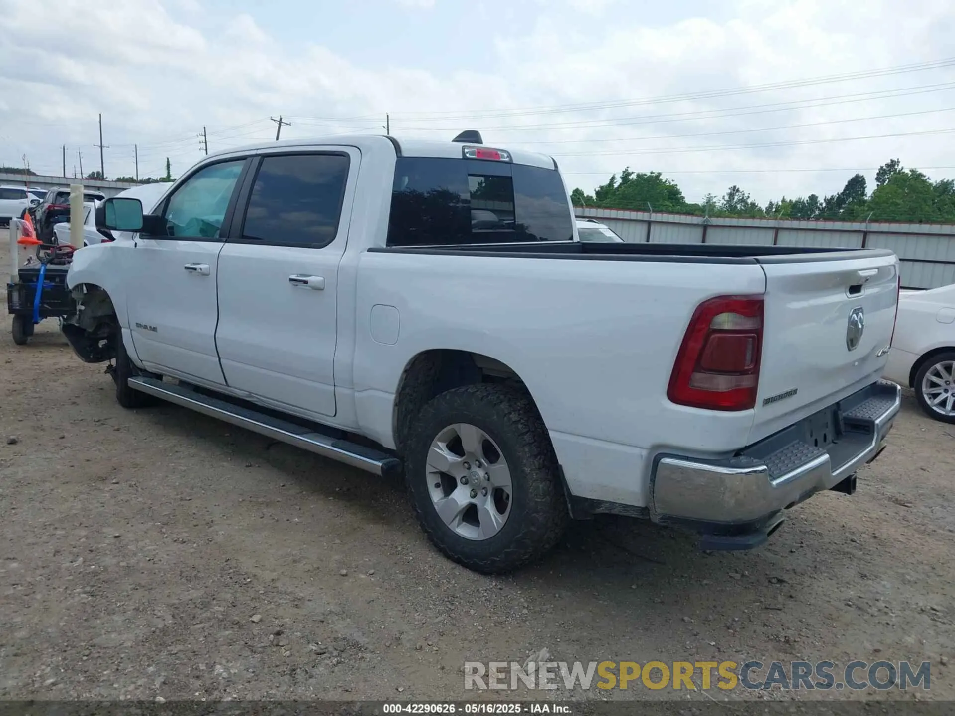3 fotografías del automóvil dañado 1C6SRFFT9LN321942 RAM 1500 2020