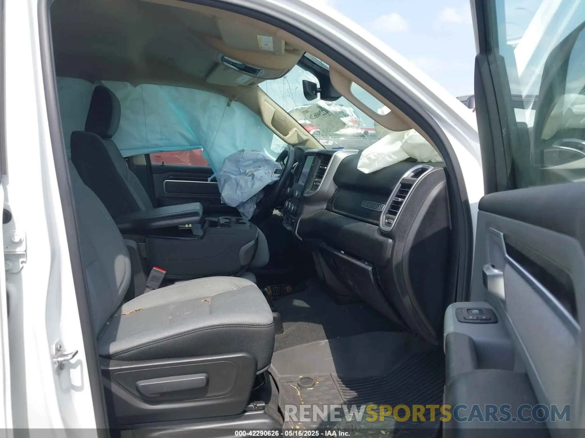 5 fotografías del automóvil dañado 1C6SRFFT9LN321942 RAM 1500 2020