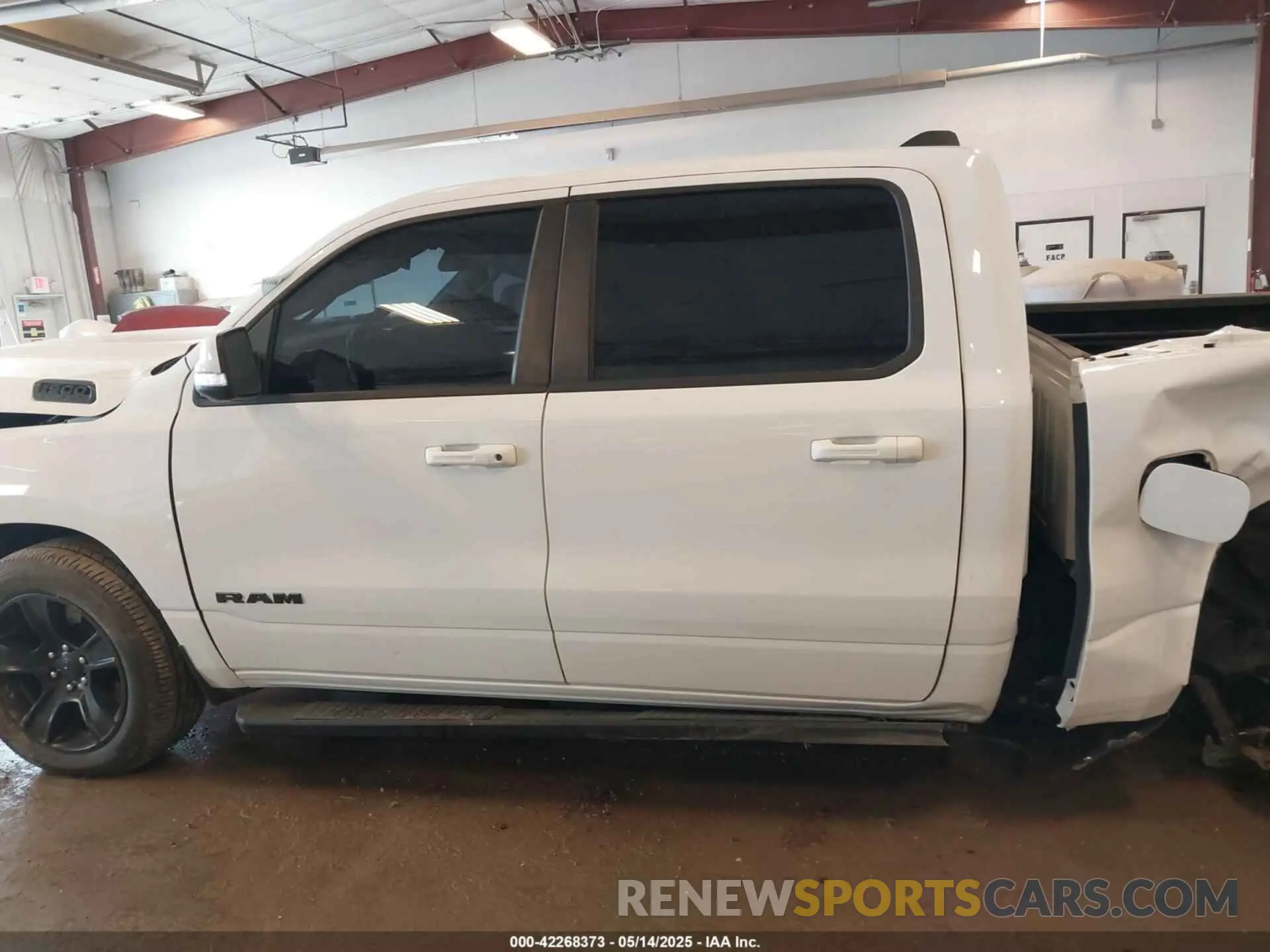 14 fotografías del automóvil dañado 1C6SRFFTXLN241064 RAM 1500 2020