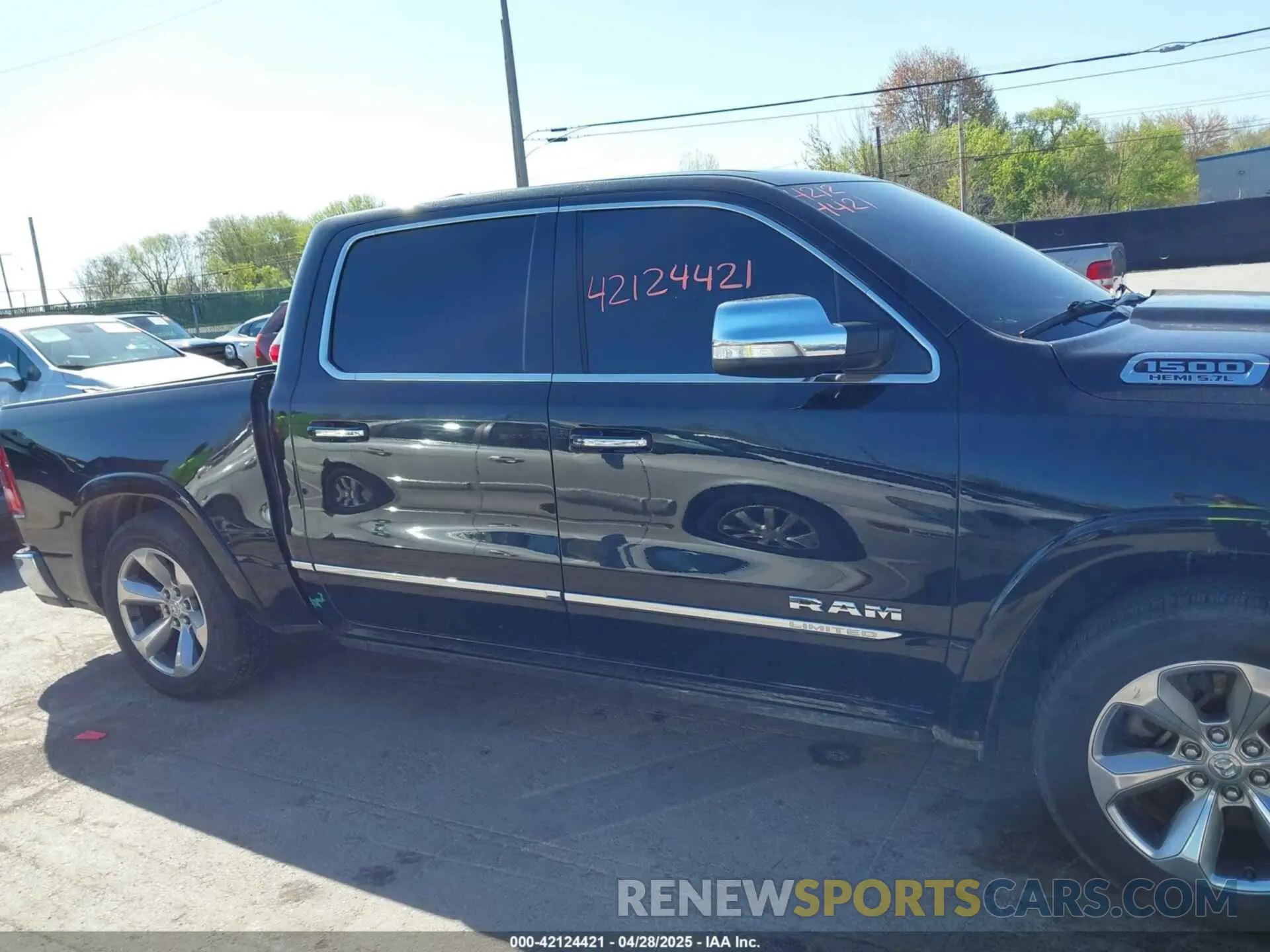13 fotografías del automóvil dañado 1C6SRFHT1LN219449 RAM 1500 2020