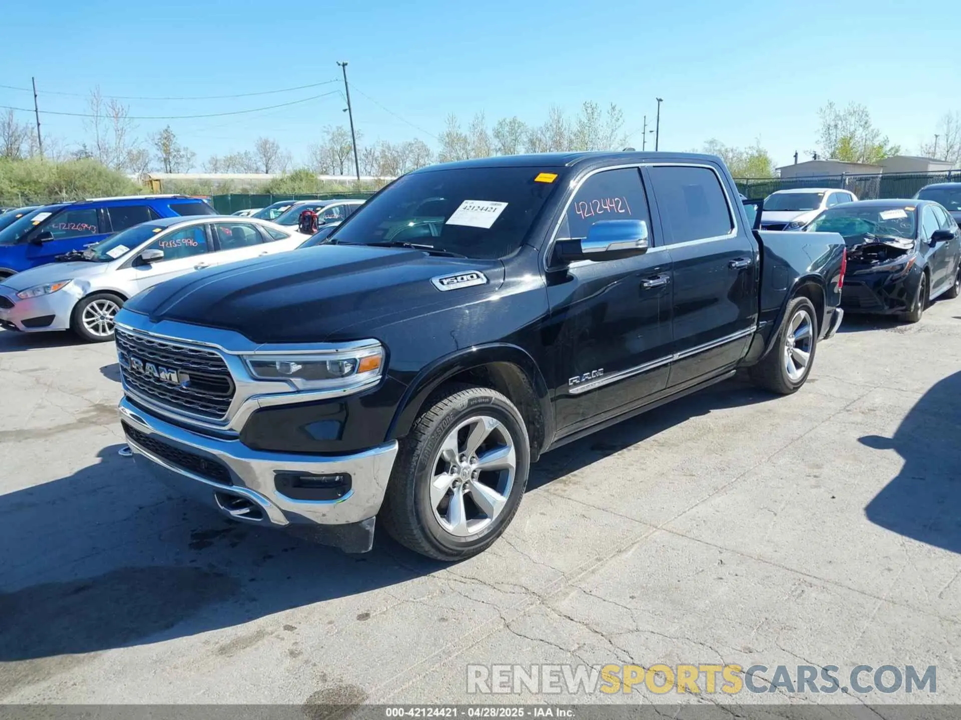 2 fotografías del automóvil dañado 1C6SRFHT1LN219449 RAM 1500 2020