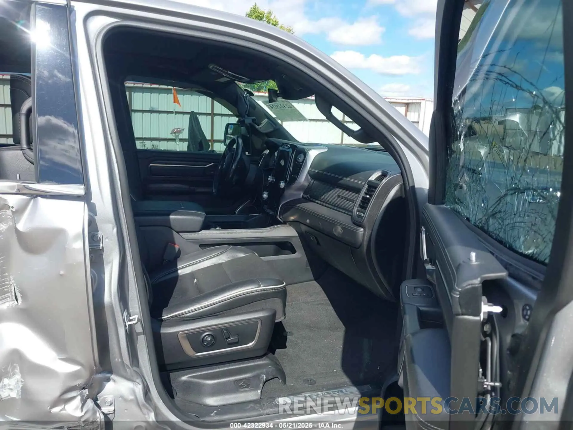 5 fotografías del automóvil dañado 1C6SRFHT2LN156393 RAM 1500 2020