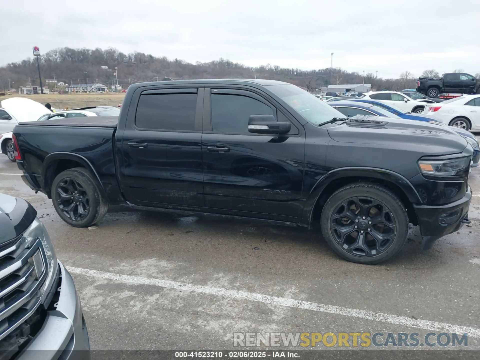 13 fotografías del automóvil dañado 1C6SRFHT3LN407647 RAM 1500 2020