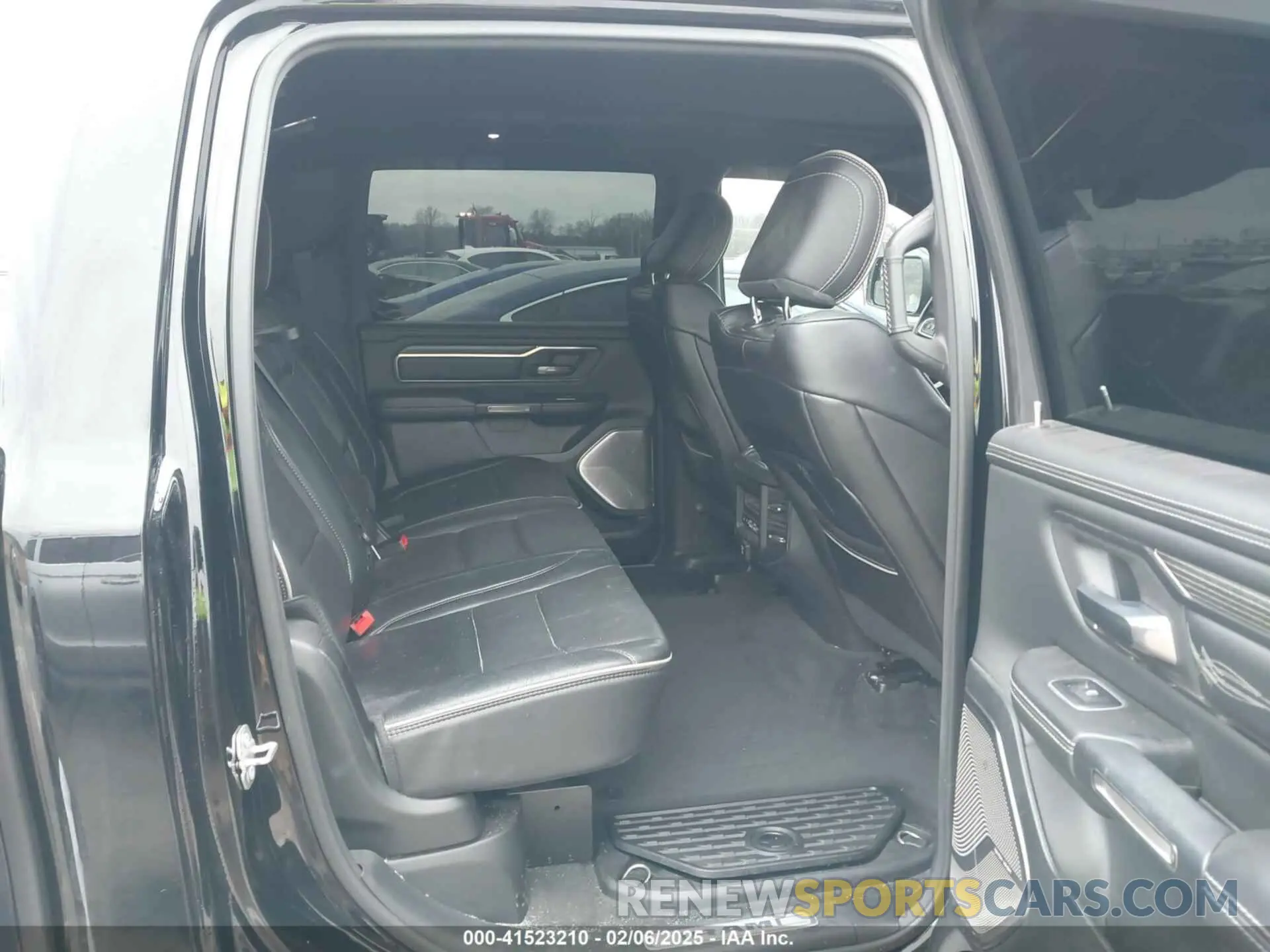 8 fotografías del automóvil dañado 1C6SRFHT3LN407647 RAM 1500 2020
