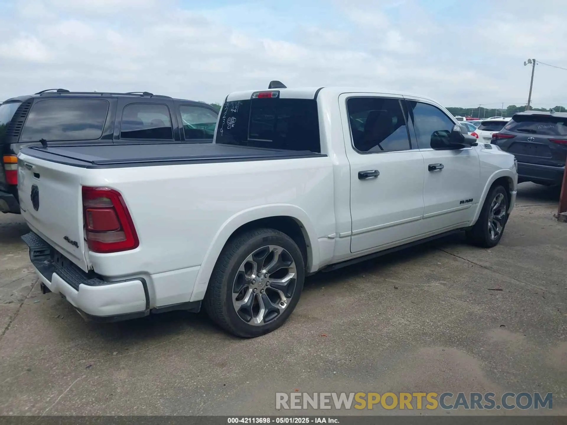 4 fotografías del automóvil dañado 1C6SRFHT4LN172319 RAM 1500 2020