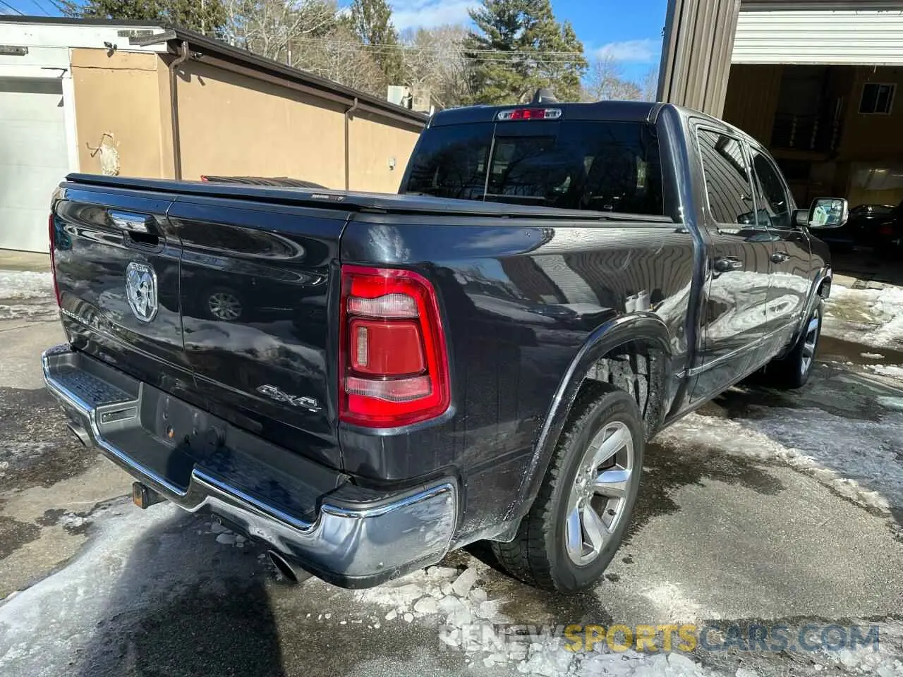 4 fotografías del automóvil dañado 1C6SRFHT5LN165623 RAM 1500 2020