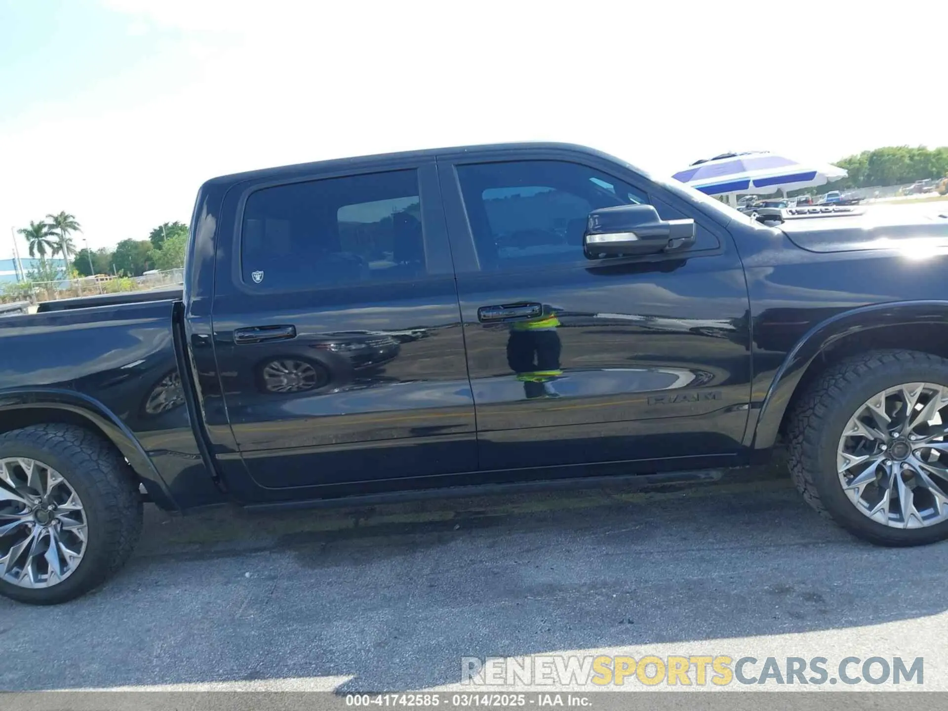 13 fotografías del automóvil dañado 1C6SRFHT6LN213906 RAM 1500 2020