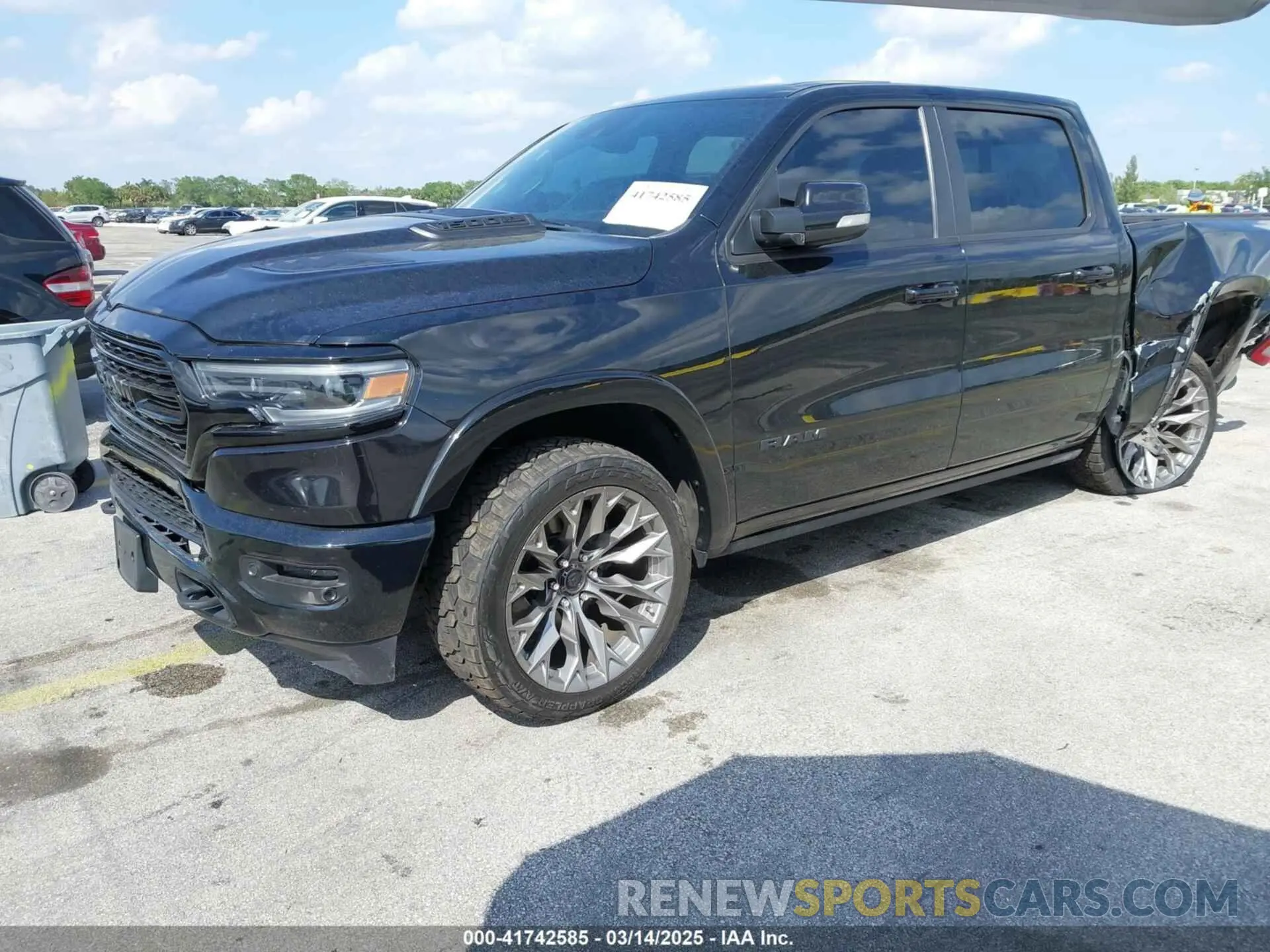 2 fotografías del automóvil dañado 1C6SRFHT6LN213906 RAM 1500 2020