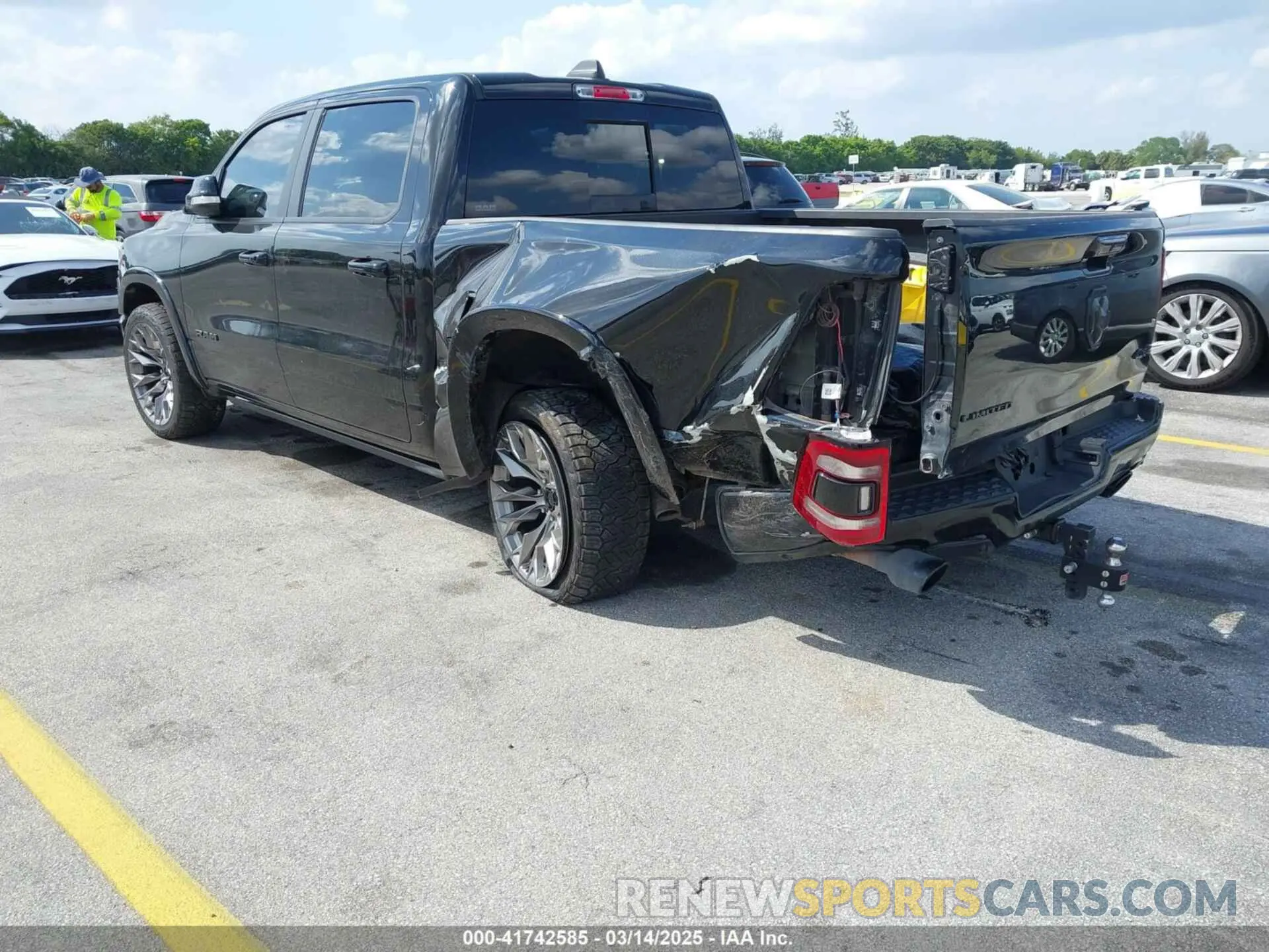3 fotografías del automóvil dañado 1C6SRFHT6LN213906 RAM 1500 2020
