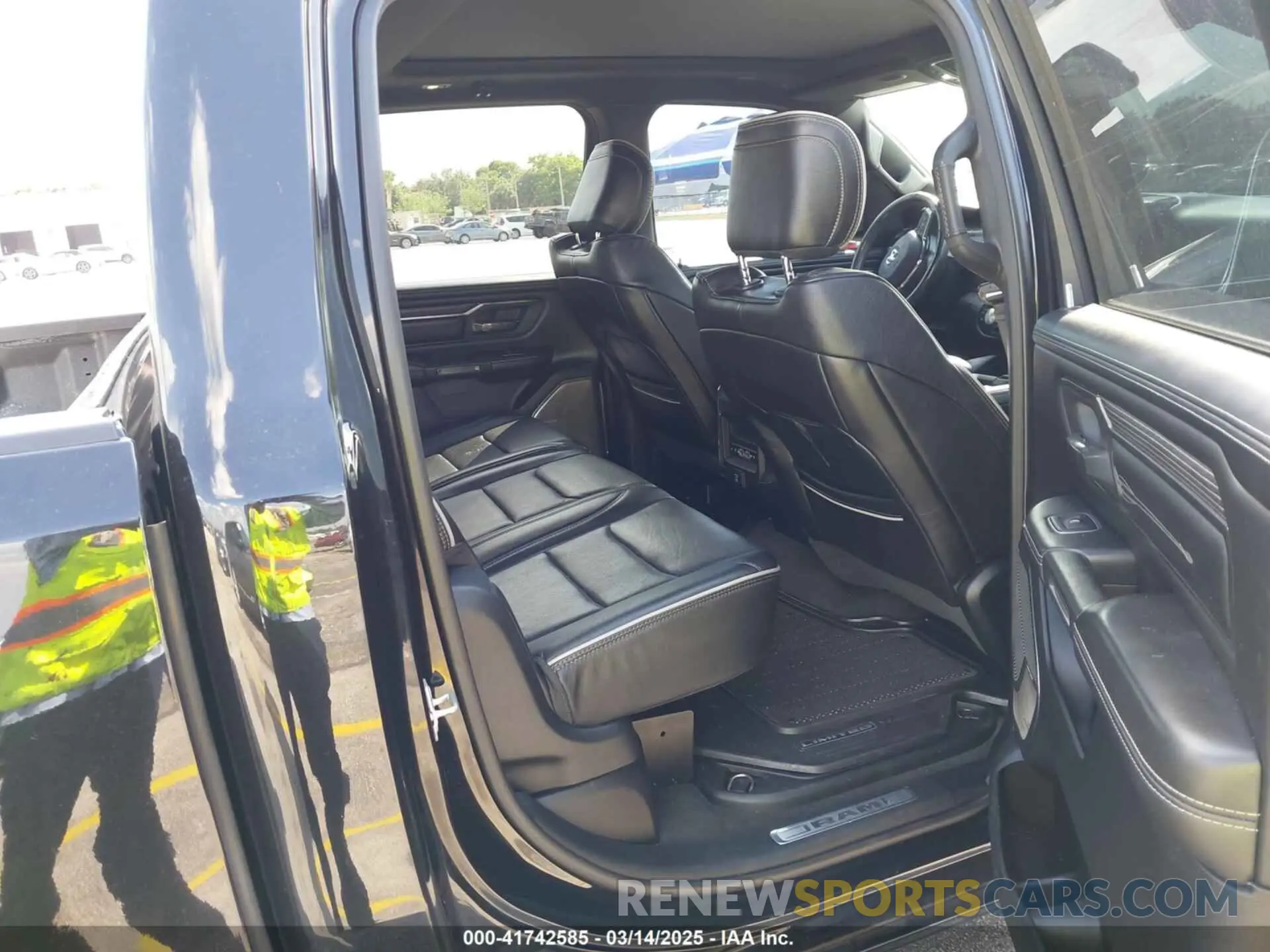 8 fotografías del automóvil dañado 1C6SRFHT6LN213906 RAM 1500 2020
