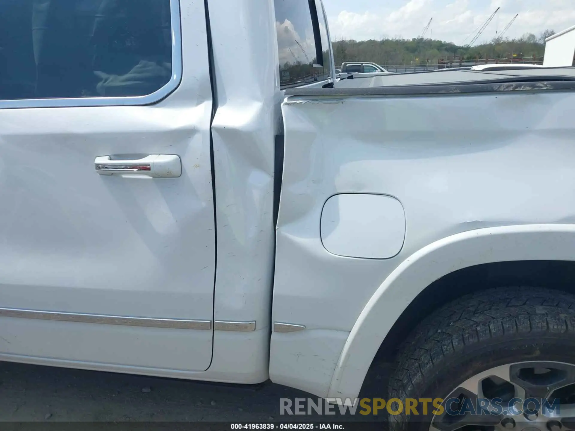 19 fotografías del automóvil dañado 1C6SRFHT6LN364034 RAM 1500 2020