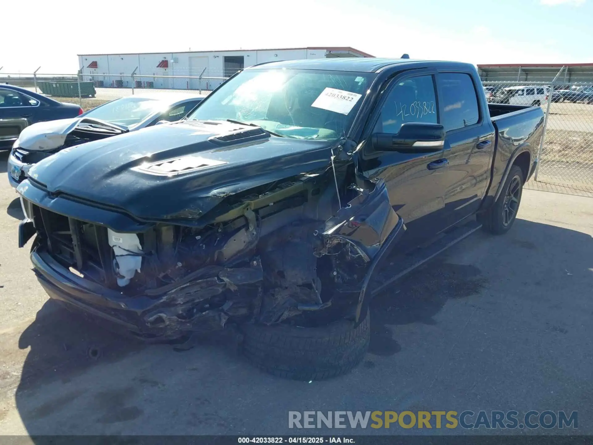 2 fotografías del automóvil dañado 1C6SRFJT0LN101435 RAM 1500 2020