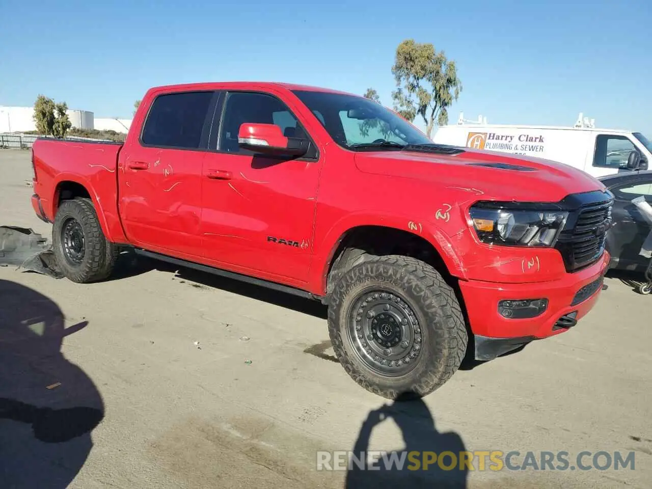 4 fotografías del automóvil dañado 1C6SRFJT0LN211403 RAM 1500 2020