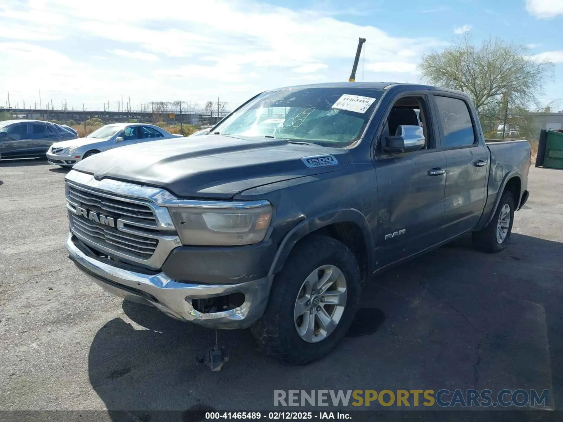 2 fotografías del automóvil dañado 1C6SRFJT5LN265554 RAM 1500 2020