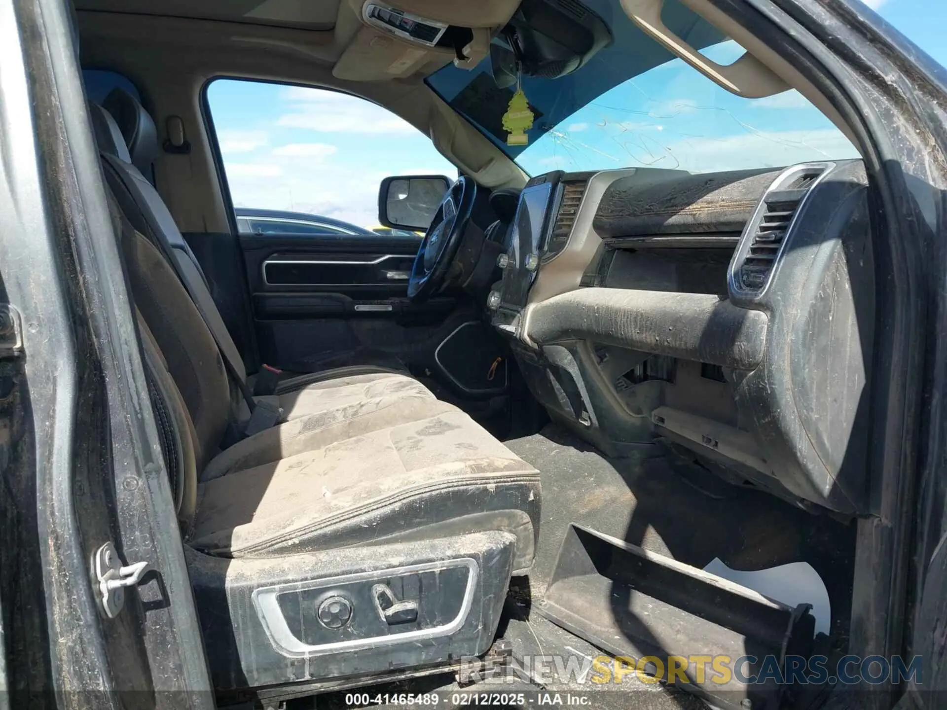 5 fotografías del automóvil dañado 1C6SRFJT5LN265554 RAM 1500 2020