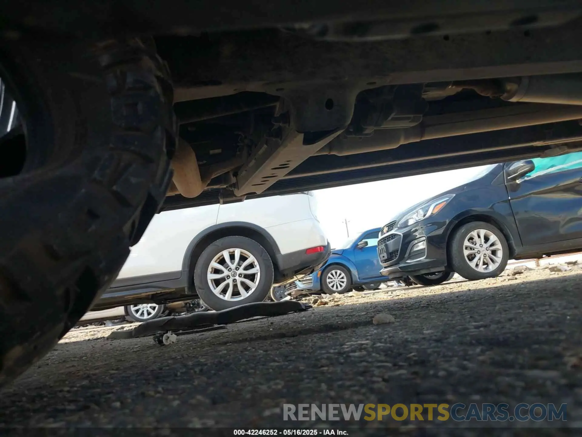 2 fotografías del automóvil dañado 1C6SRFKT0LN127449 RAM 1500 2020