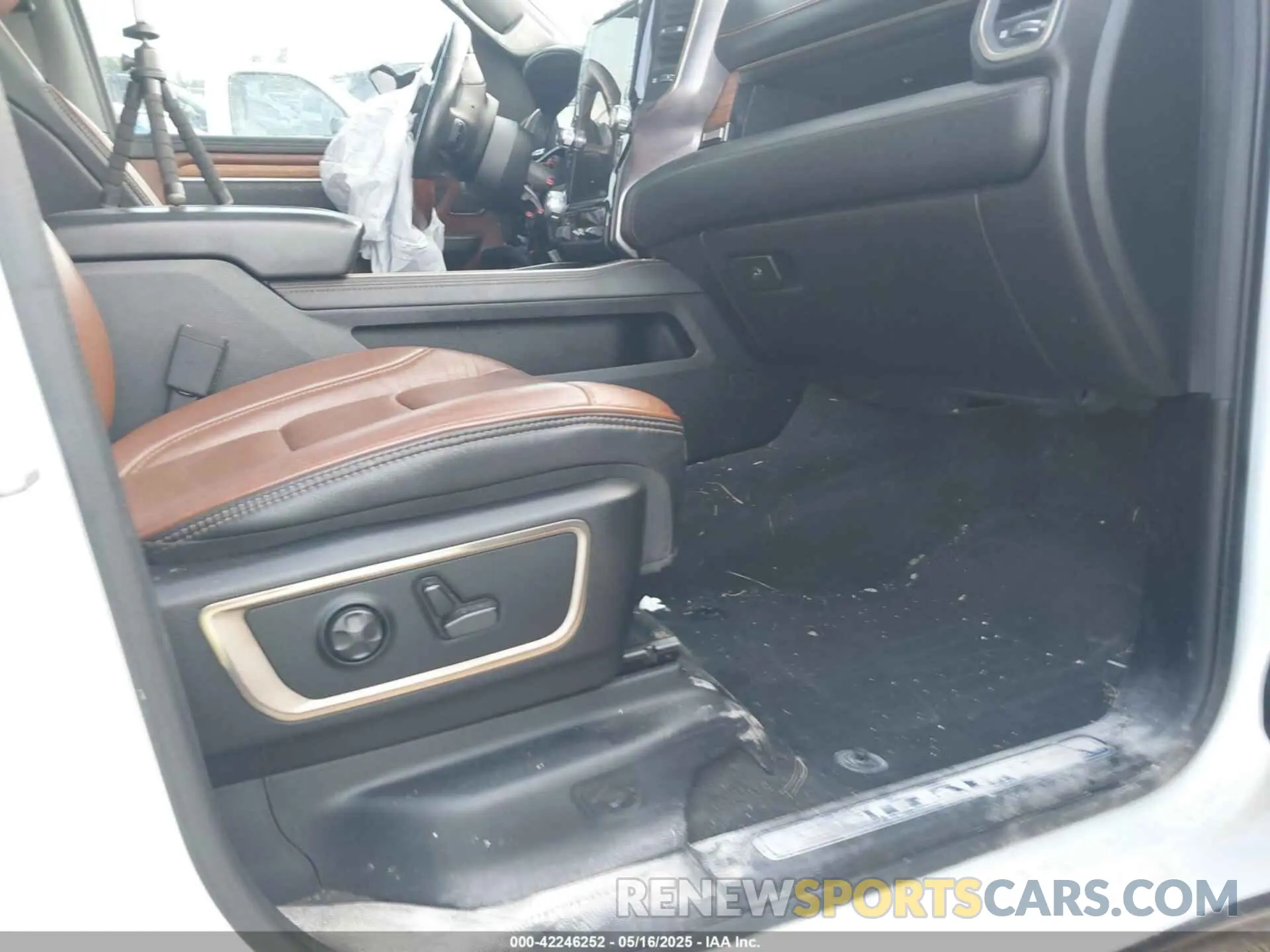 5 fotografías del automóvil dañado 1C6SRFKT0LN127449 RAM 1500 2020