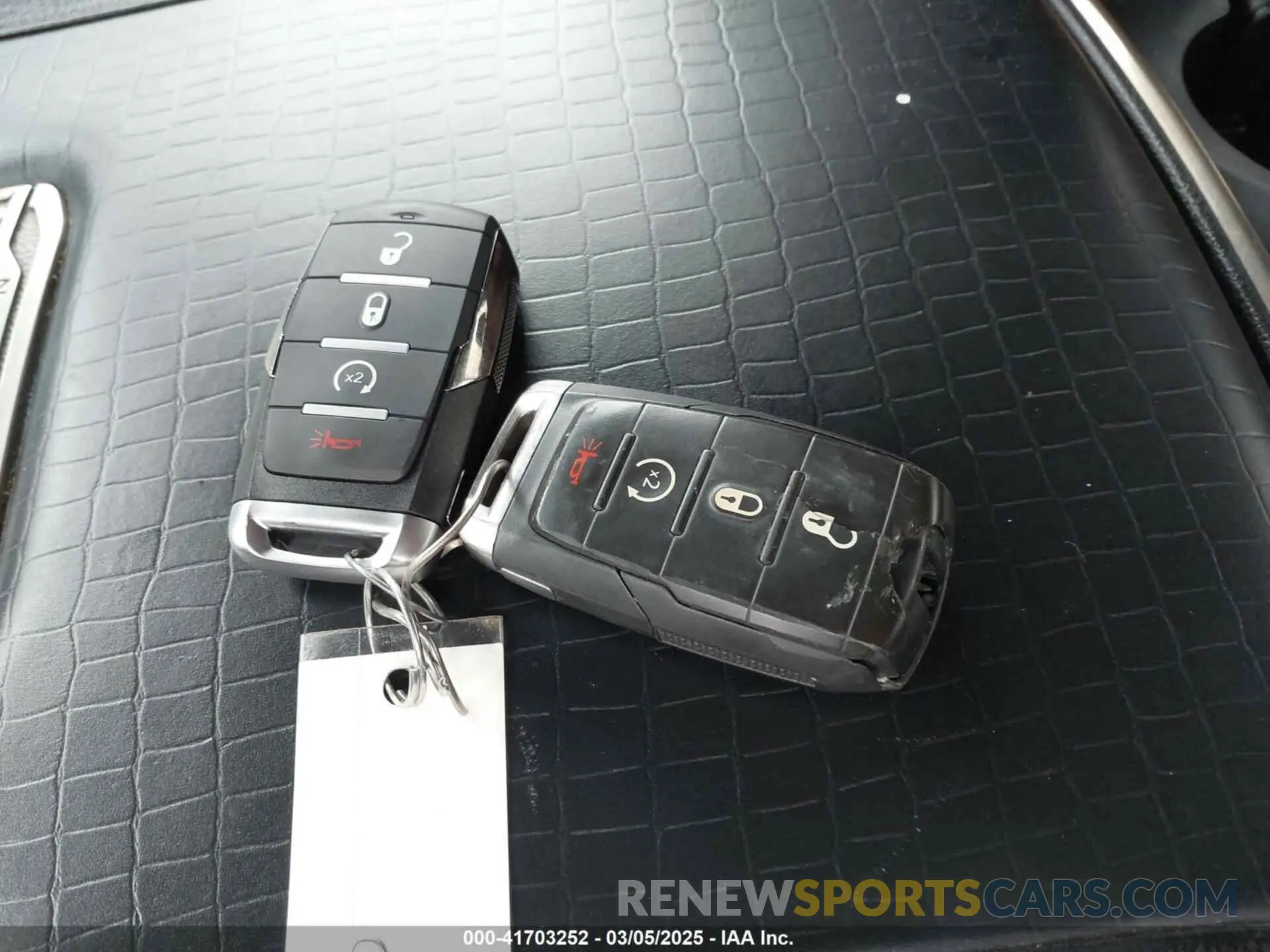 11 fotografías del automóvil dañado 1C6SRFKT8LN234913 RAM 1500 2020