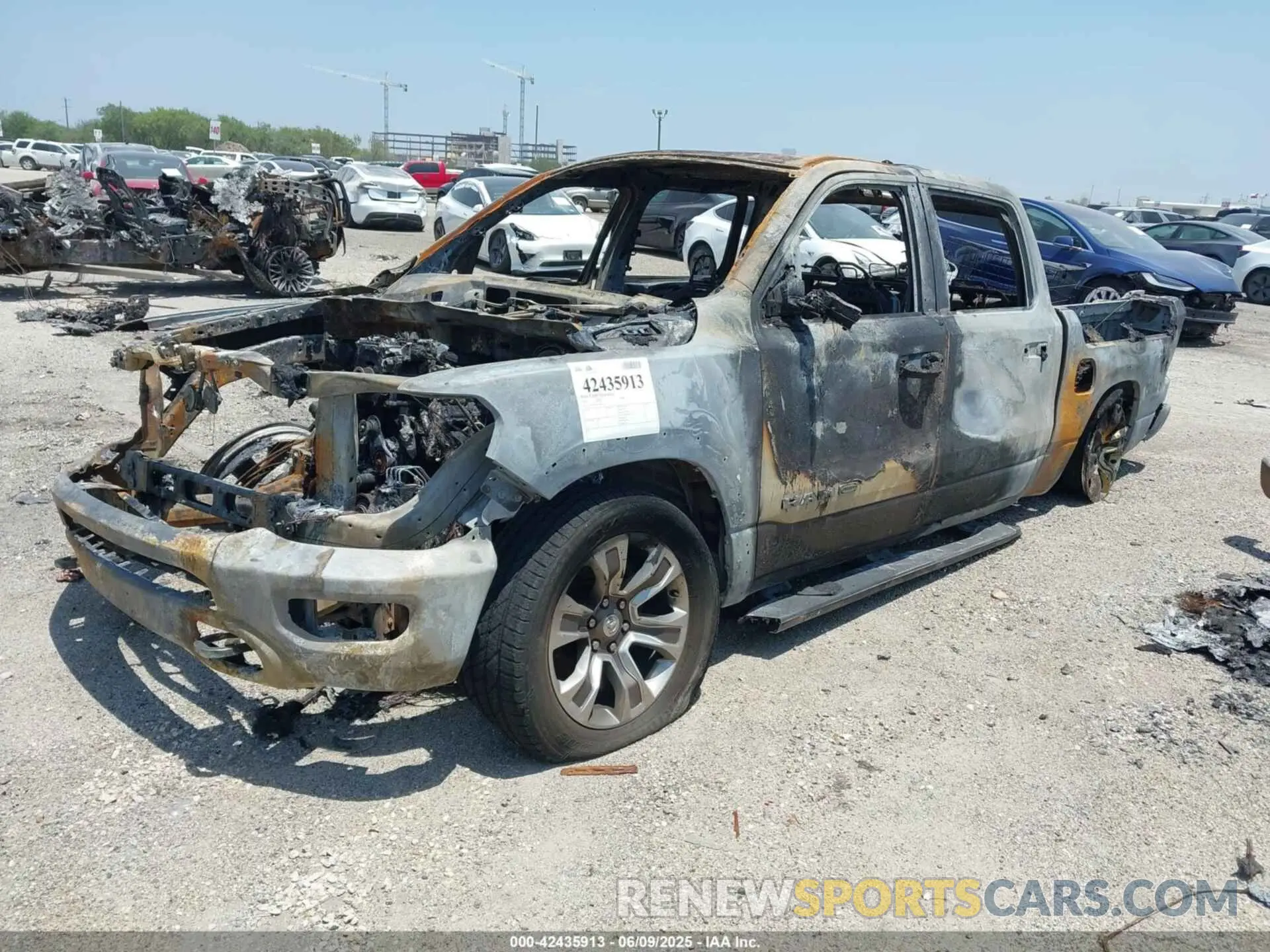 2 fotografías del automóvil dañado 1C6SRFKT9LN180750 RAM 1500 2020