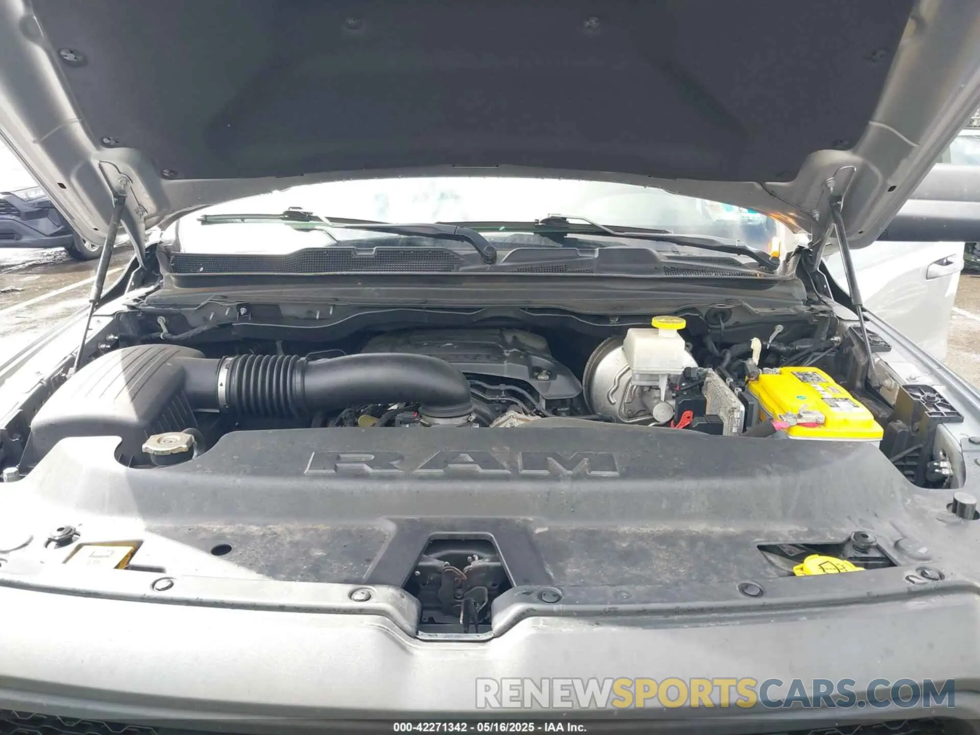10 fotografías del automóvil dañado 1C6SRFLT1LN279335 RAM 1500 2020