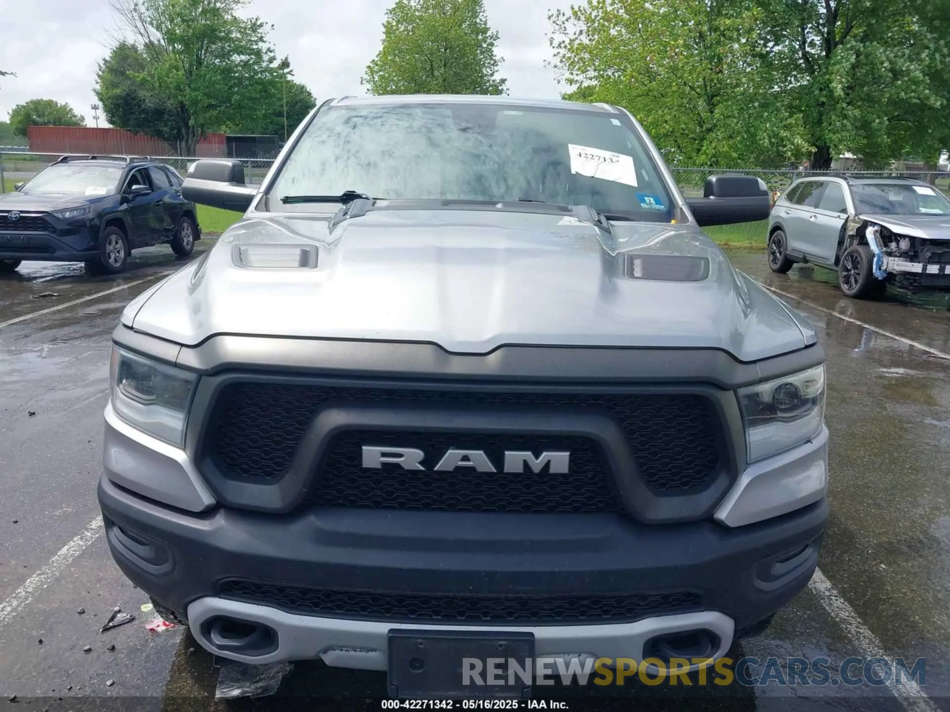 12 fotografías del automóvil dañado 1C6SRFLT1LN279335 RAM 1500 2020