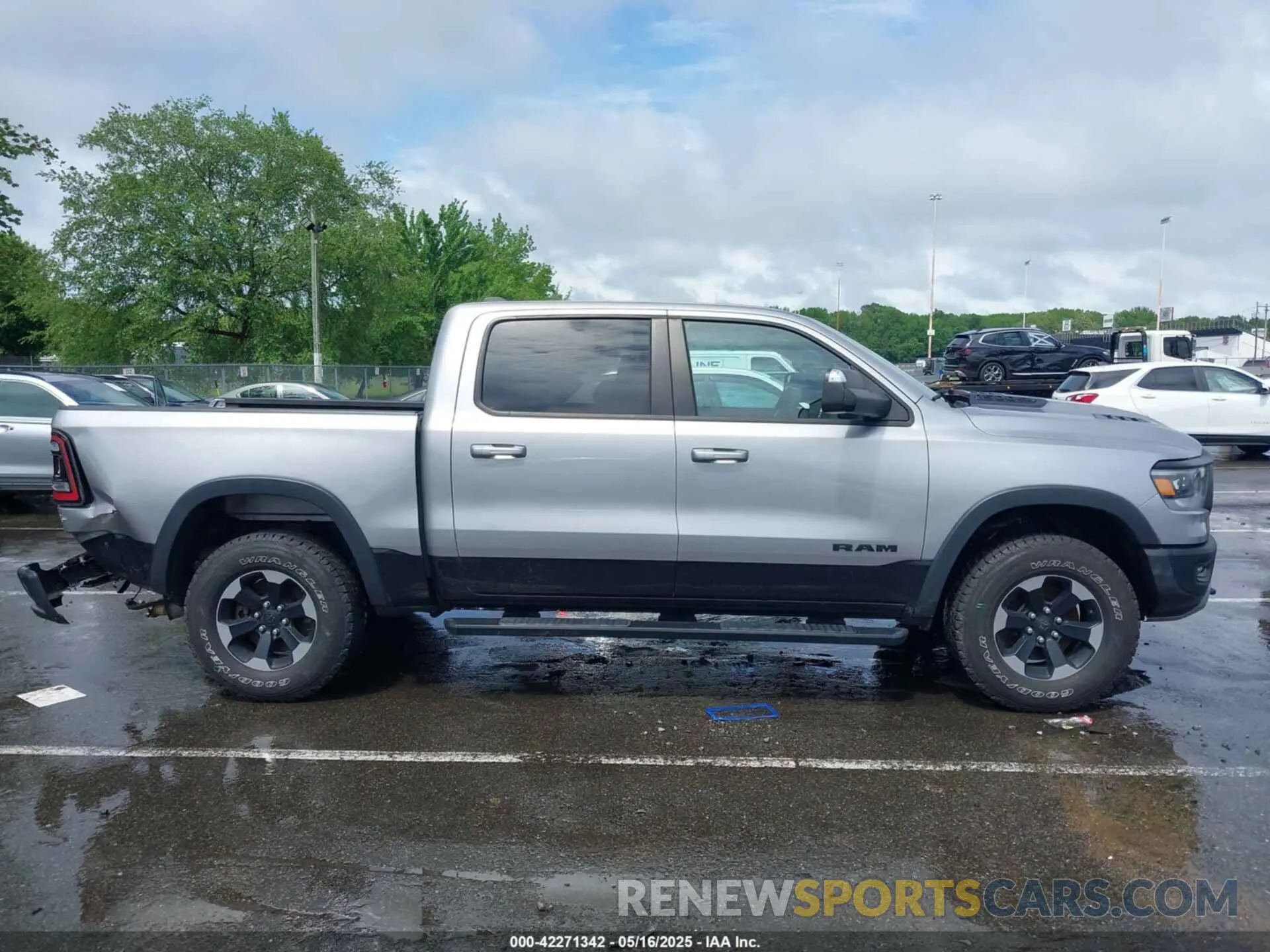 13 fotografías del automóvil dañado 1C6SRFLT1LN279335 RAM 1500 2020