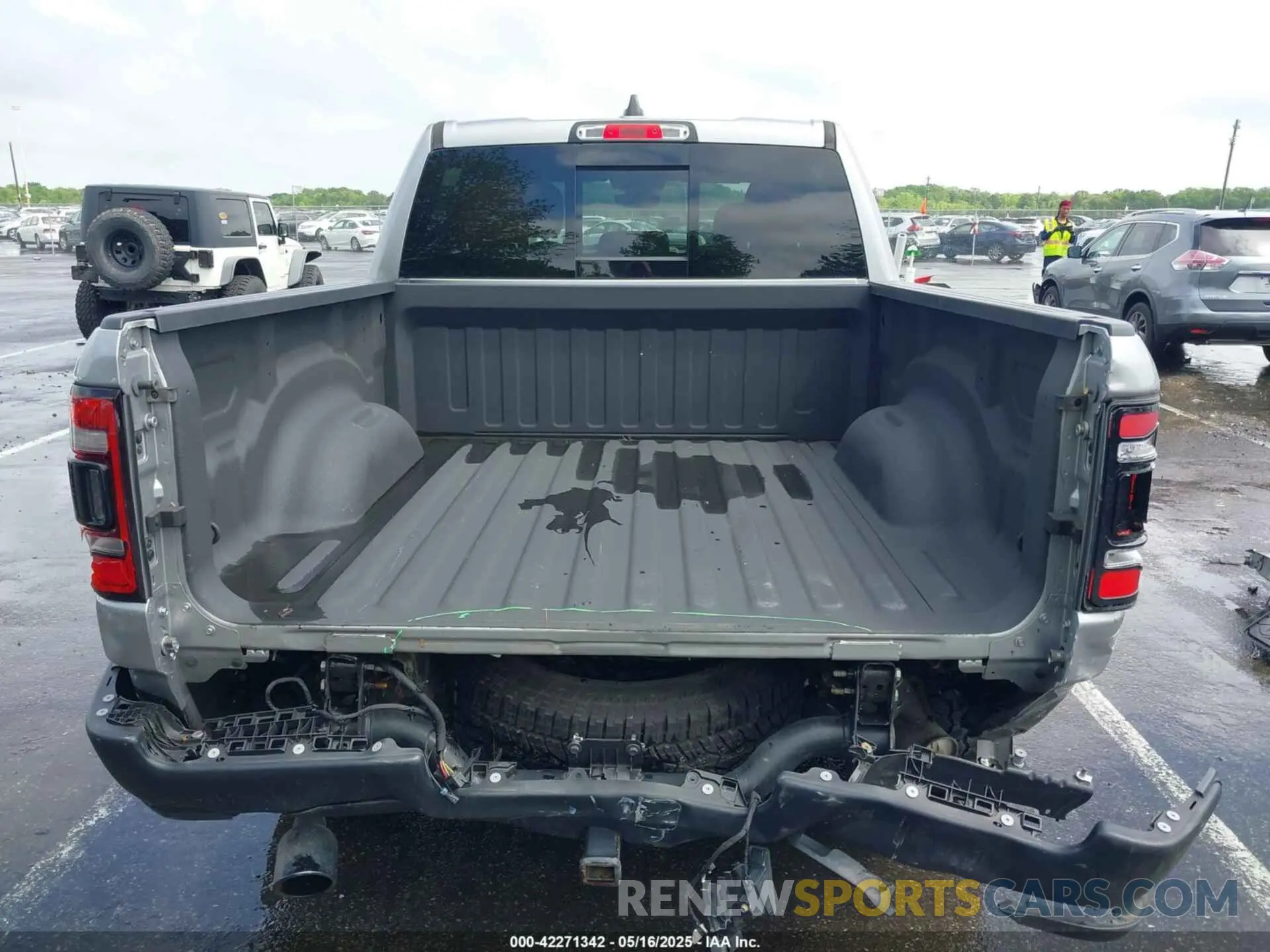 16 fotografías del automóvil dañado 1C6SRFLT1LN279335 RAM 1500 2020