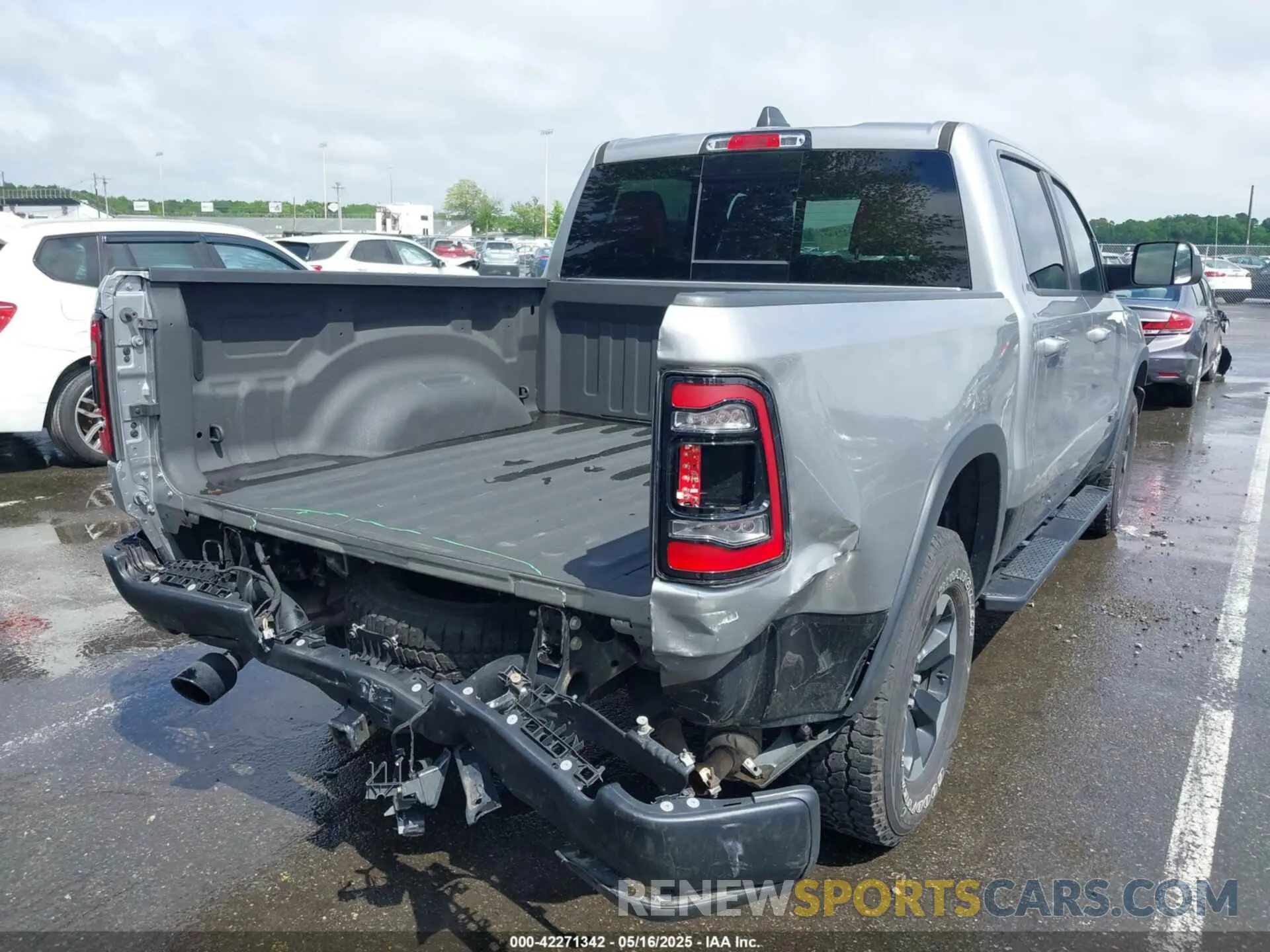 17 fotografías del automóvil dañado 1C6SRFLT1LN279335 RAM 1500 2020