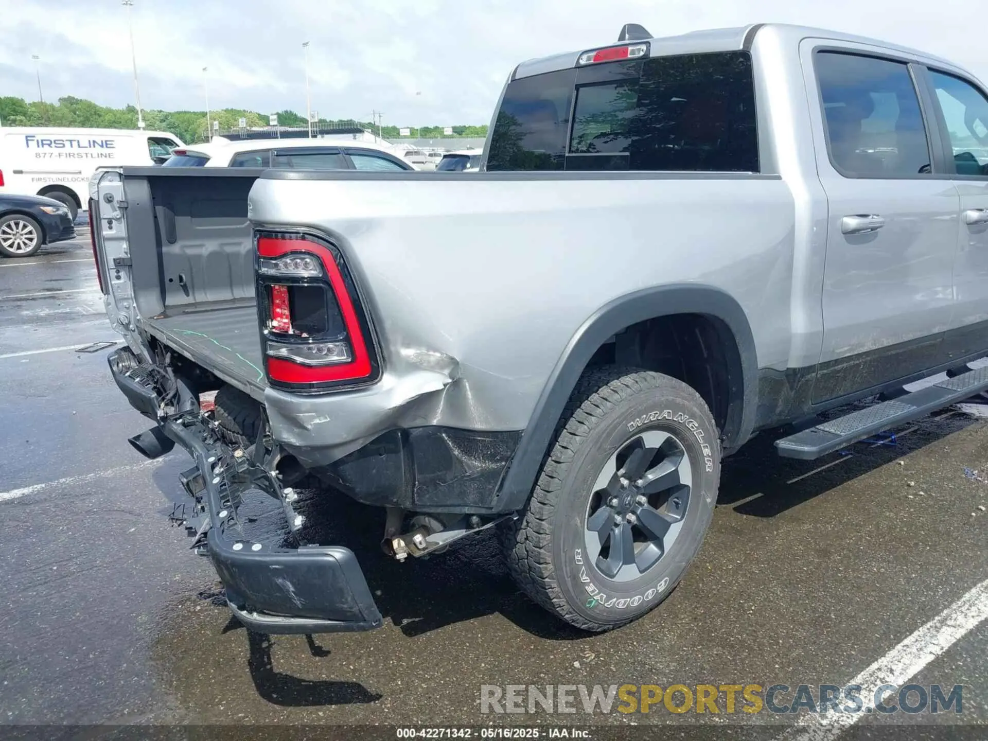 18 fotografías del automóvil dañado 1C6SRFLT1LN279335 RAM 1500 2020