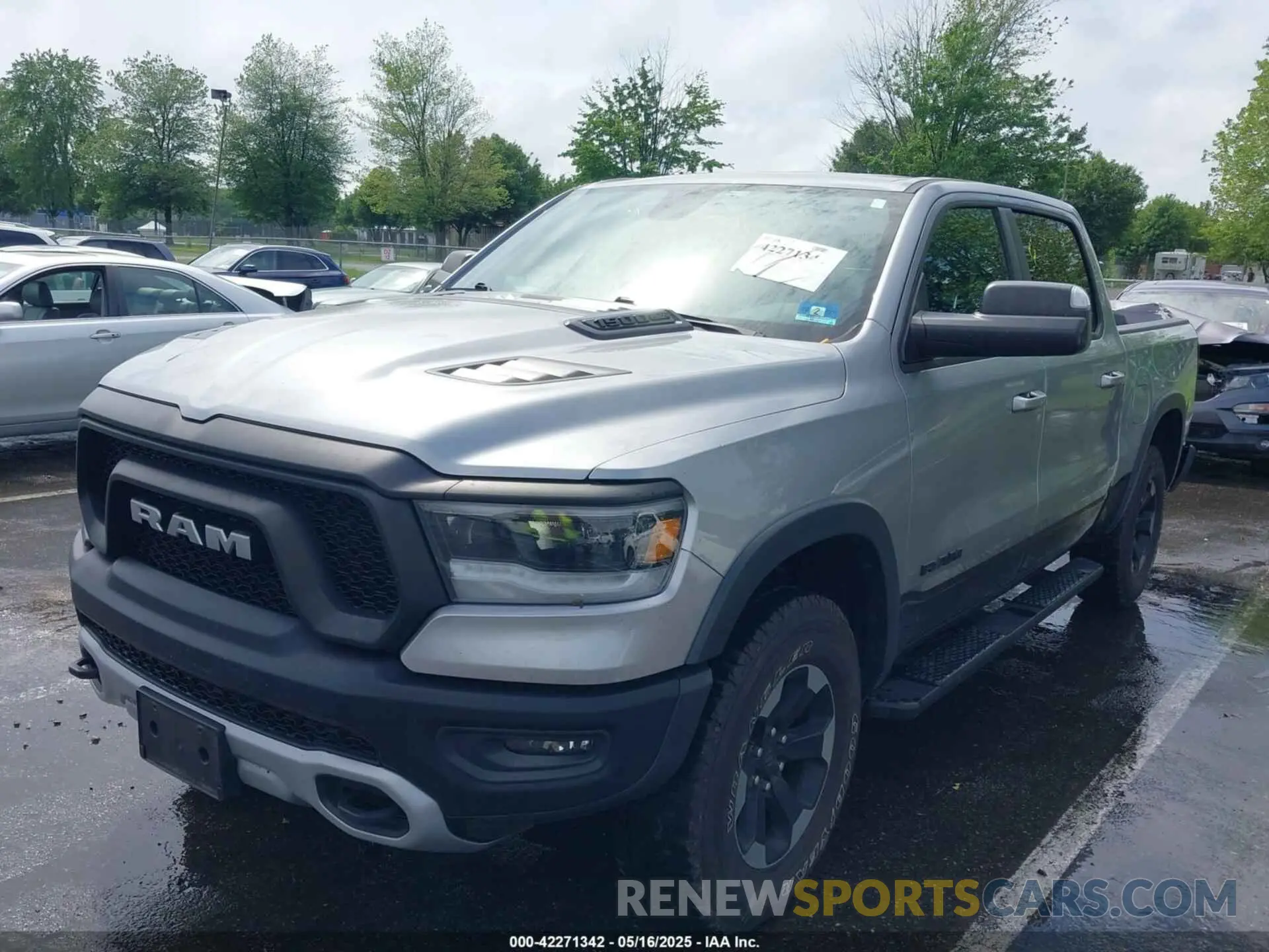 2 fotografías del automóvil dañado 1C6SRFLT1LN279335 RAM 1500 2020