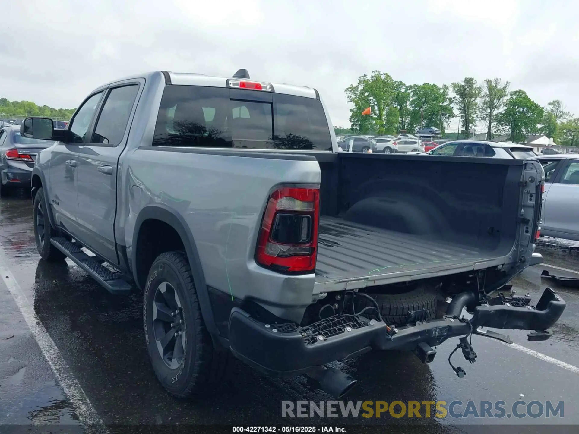 3 fotografías del automóvil dañado 1C6SRFLT1LN279335 RAM 1500 2020